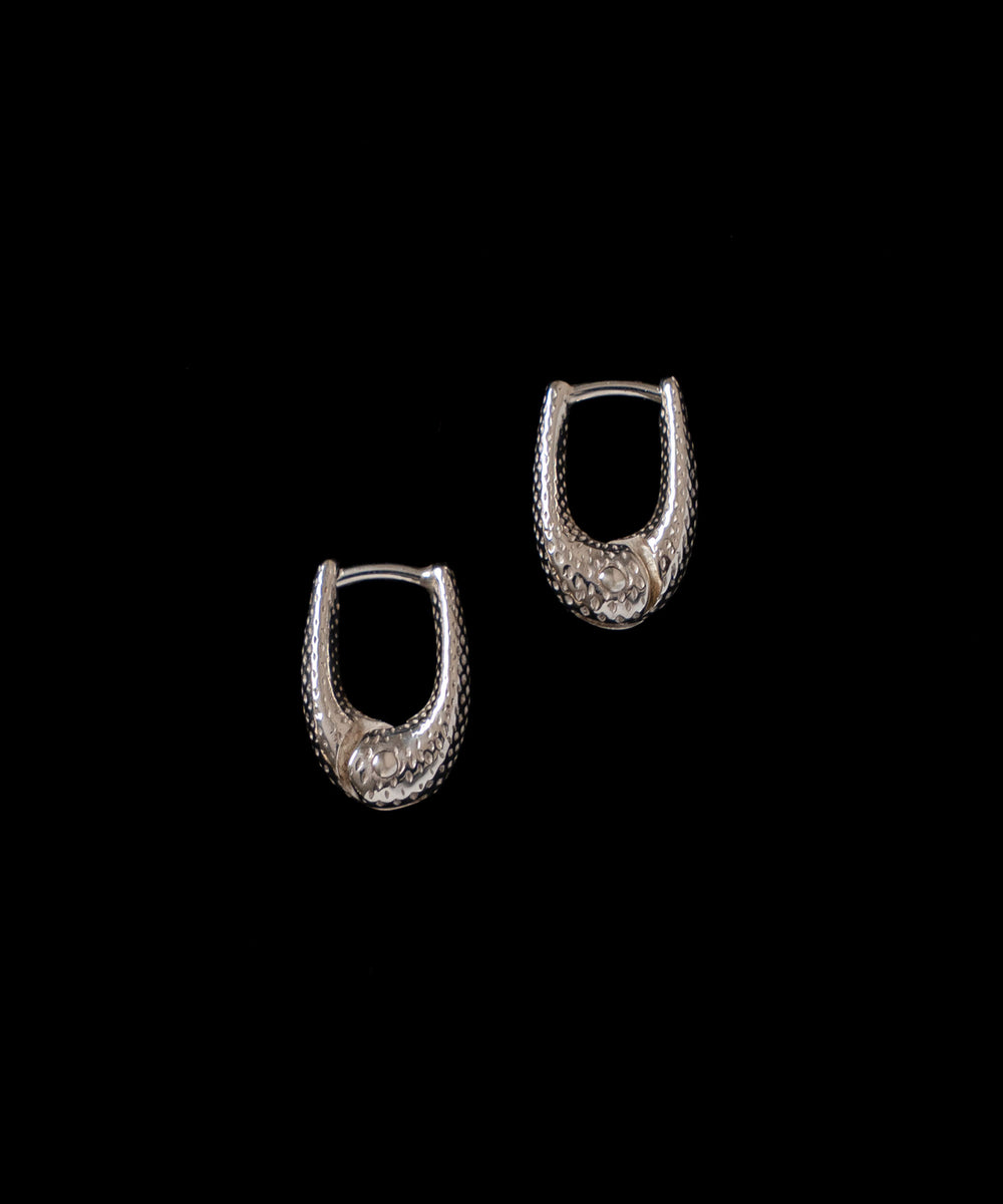 TINY DOT THIN HOOPS｜R.ALAGAN(ララガン)公式通販｜ドットピアス