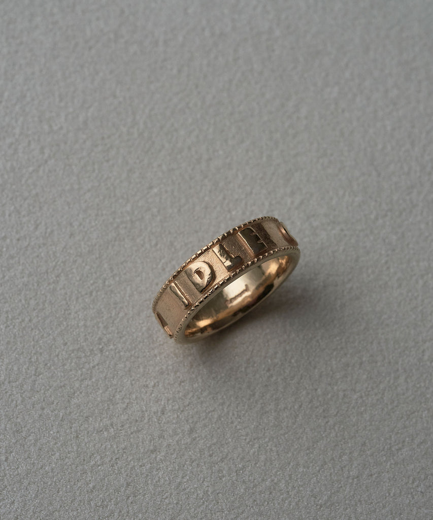 ENGRAVED RING "IDLE CURIOSITY"
