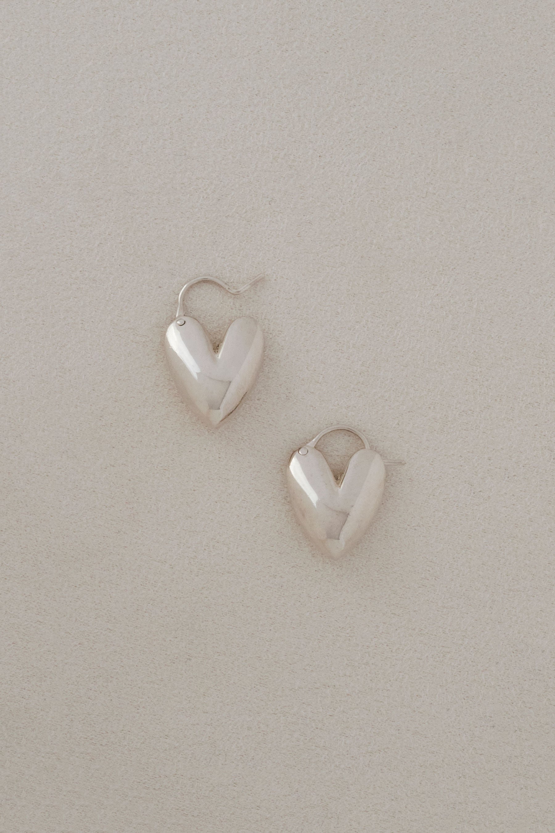 TINY PUFFY HEART HOOPS｜R.ALAGAN(ララガン)公式通販｜パフィハート