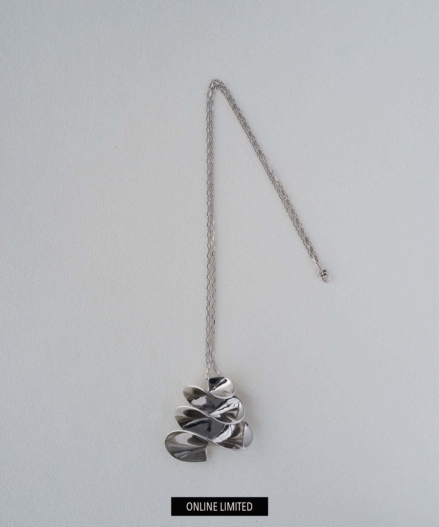 【 R.ALAGAN 】WAVE BROOCH NECKLACE-SILVER WAVE BROOCH NECKLACE｜R.ALAGAN(ララガン)公式通販｜ウェーブ