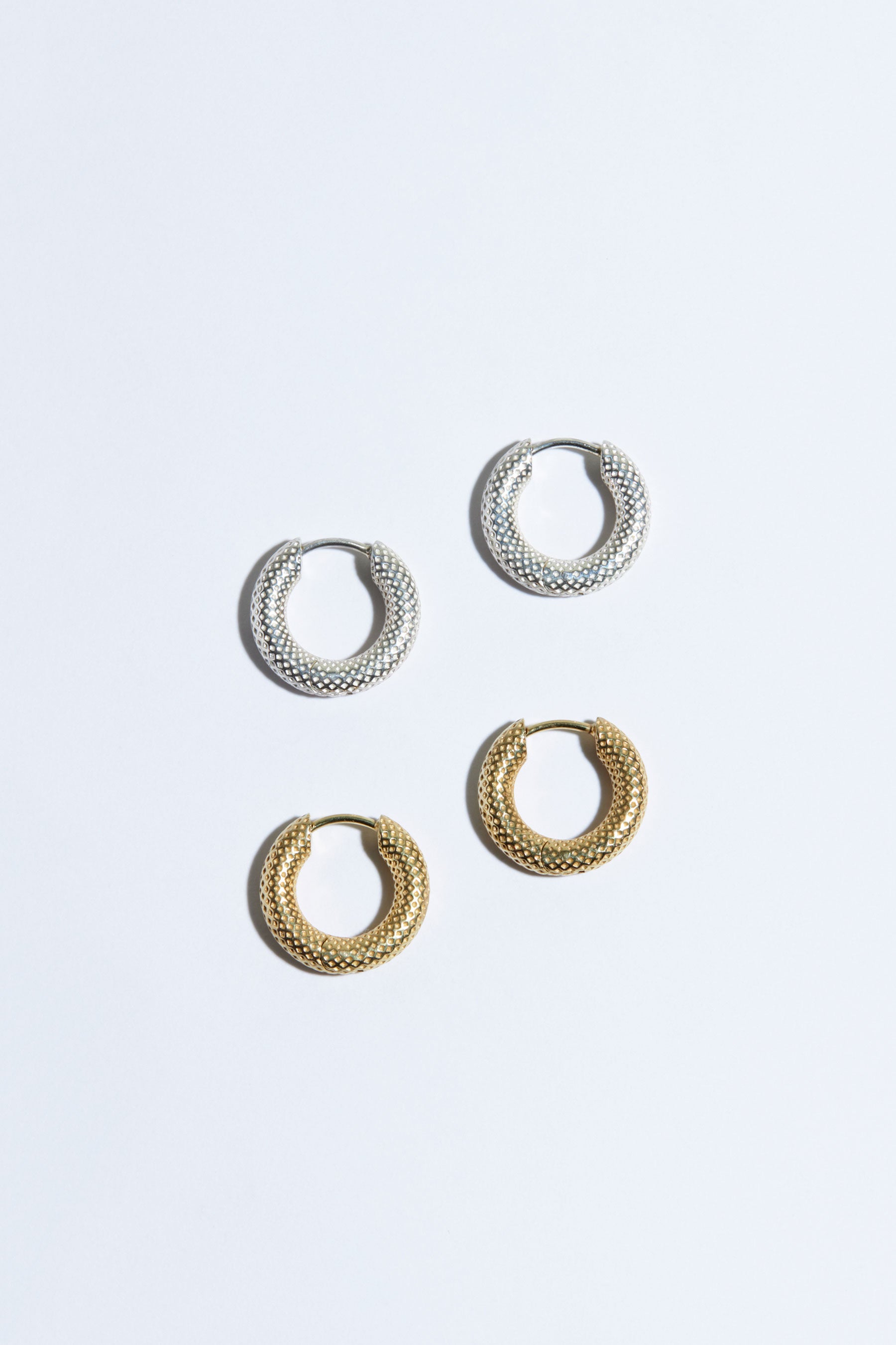 TINY DOT HOOPS｜R.ALAGAN(ララガン)公式通販｜ドットフープピアス