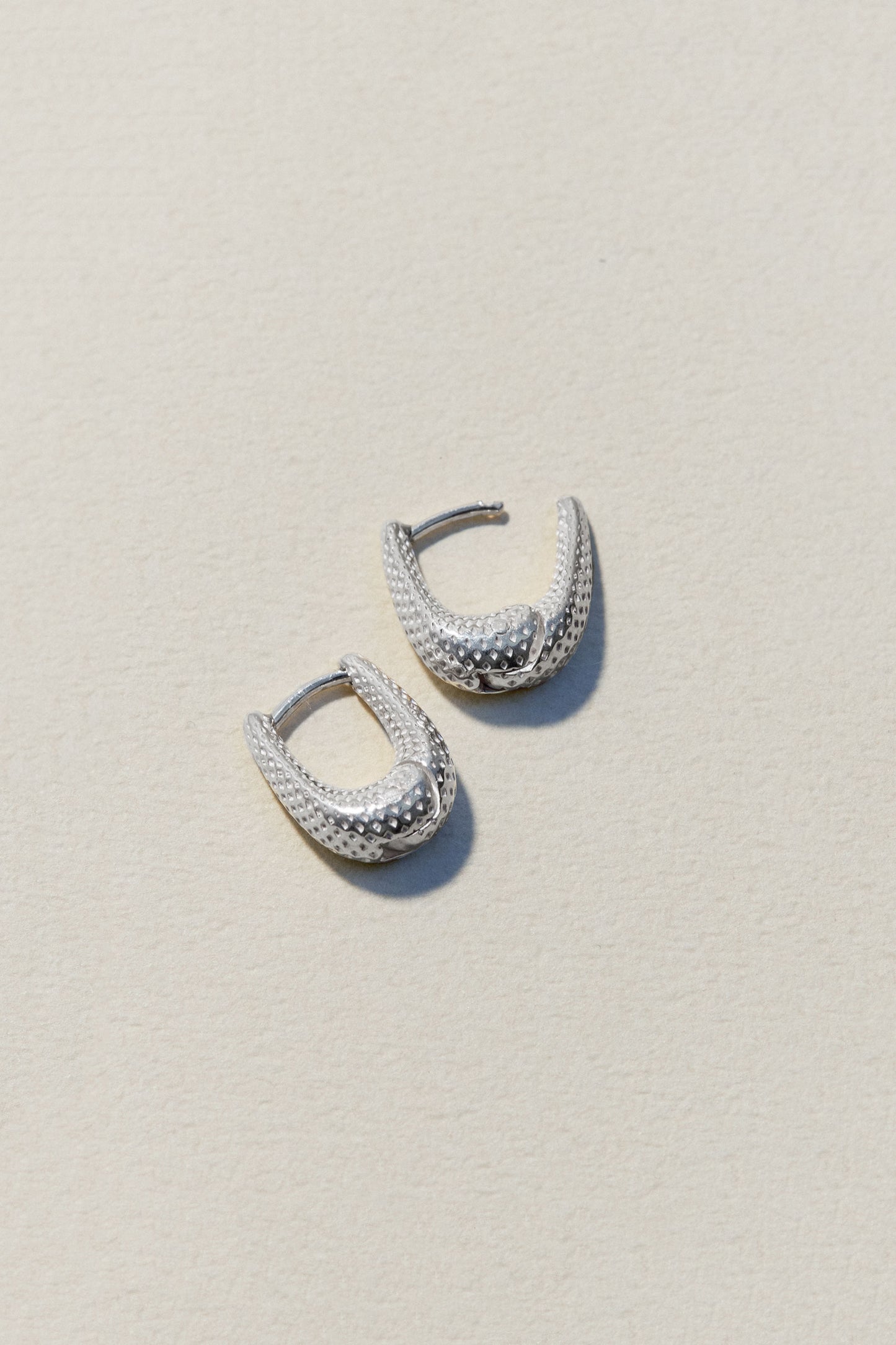 TINY TINY DOT PUFFY HOOPS