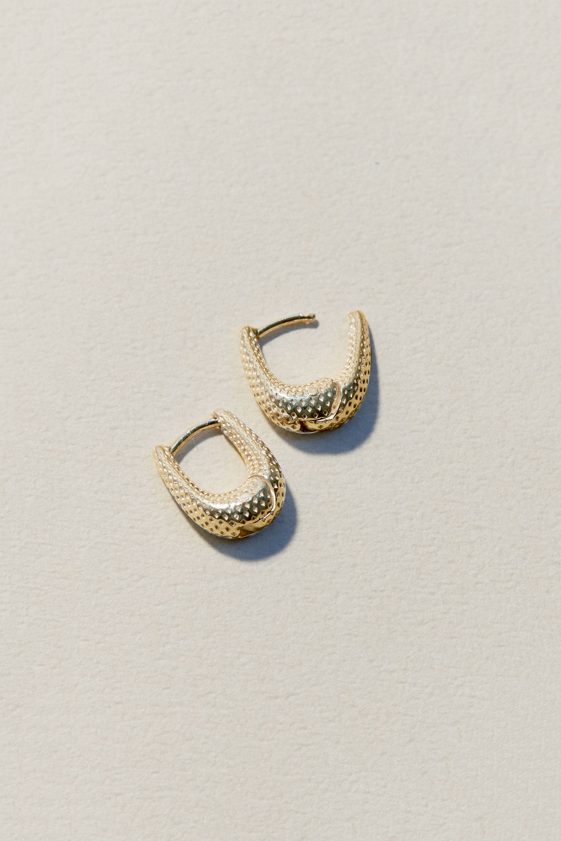 TINY TINY DOT PUFFY HOOPS｜R.ALAGAN(ララガン)公式通販｜ドット