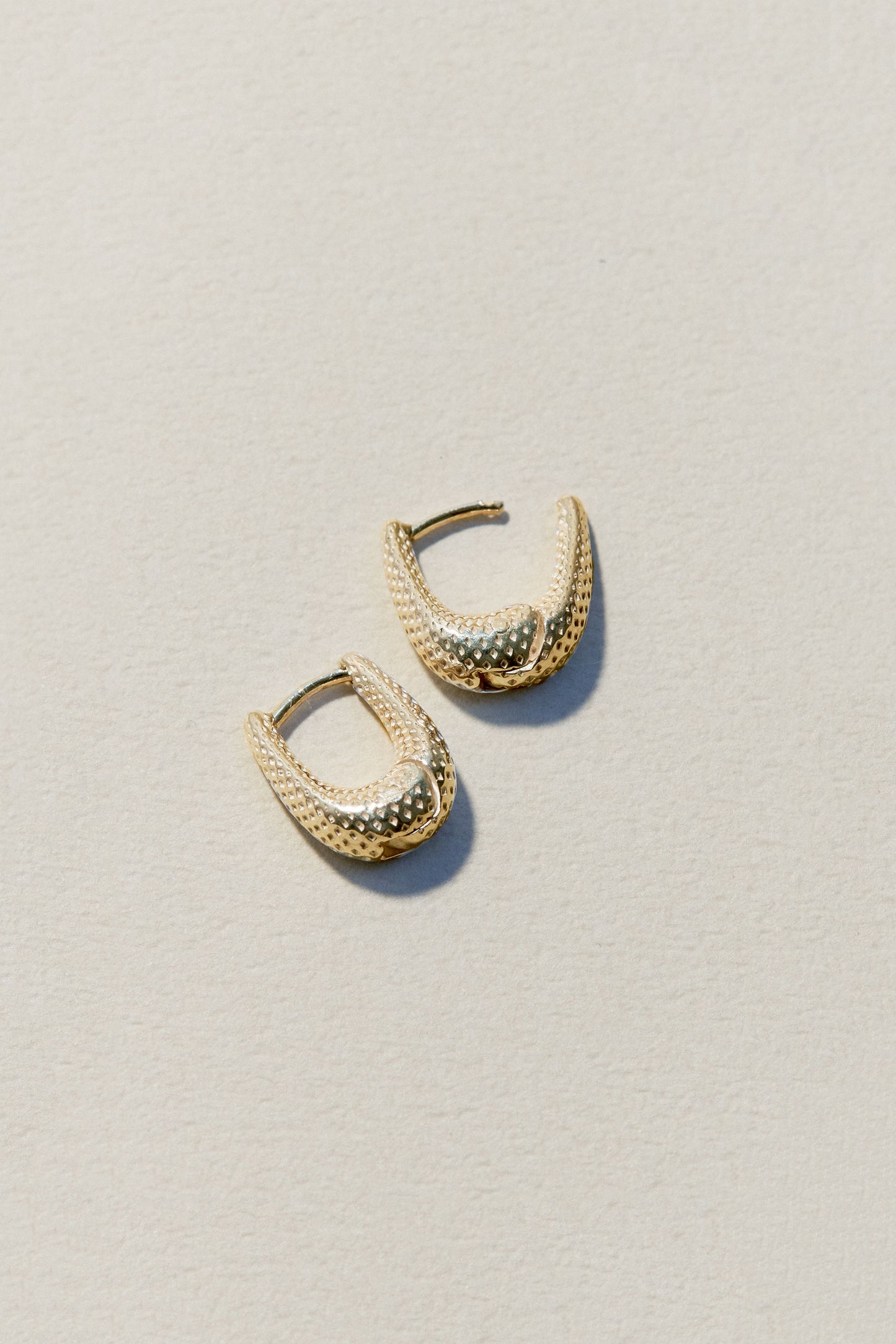 TINY TINY DOT PUFFY HOOPS