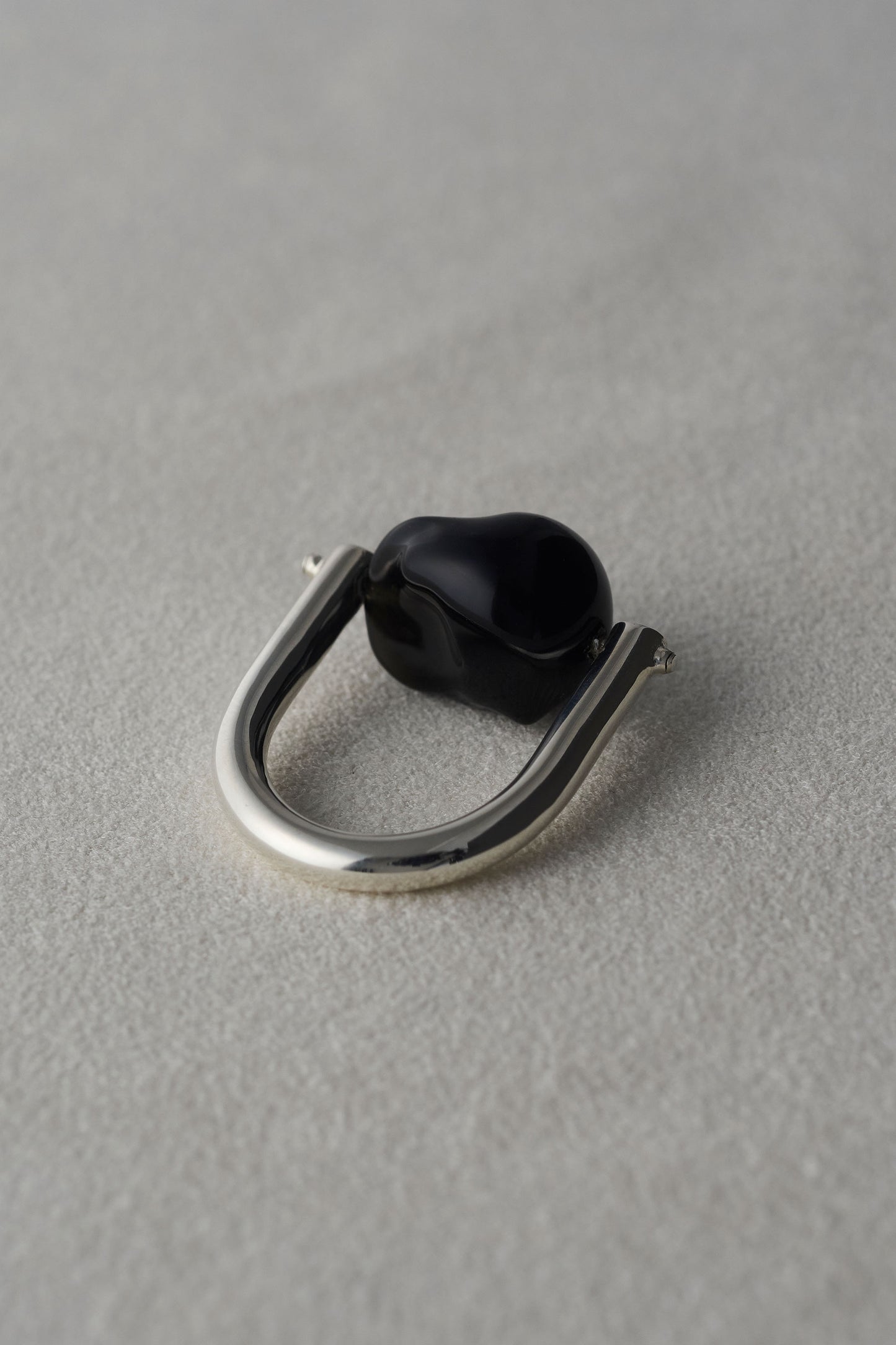 DISTORTED STONE RING