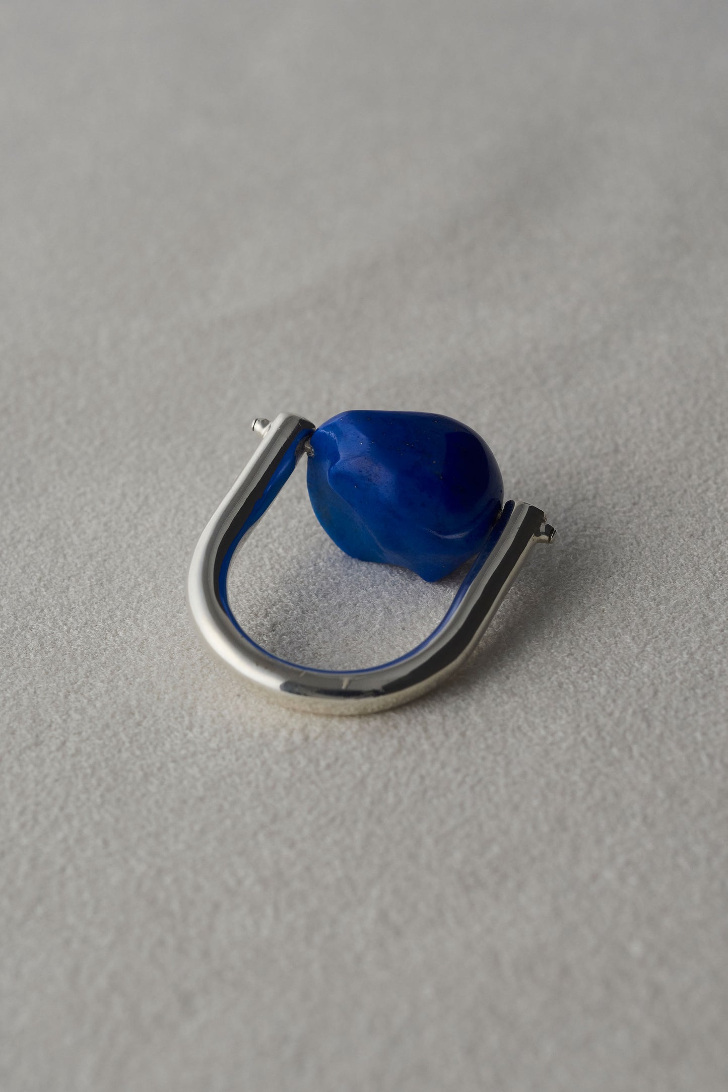 DISTORTED STONE RING
