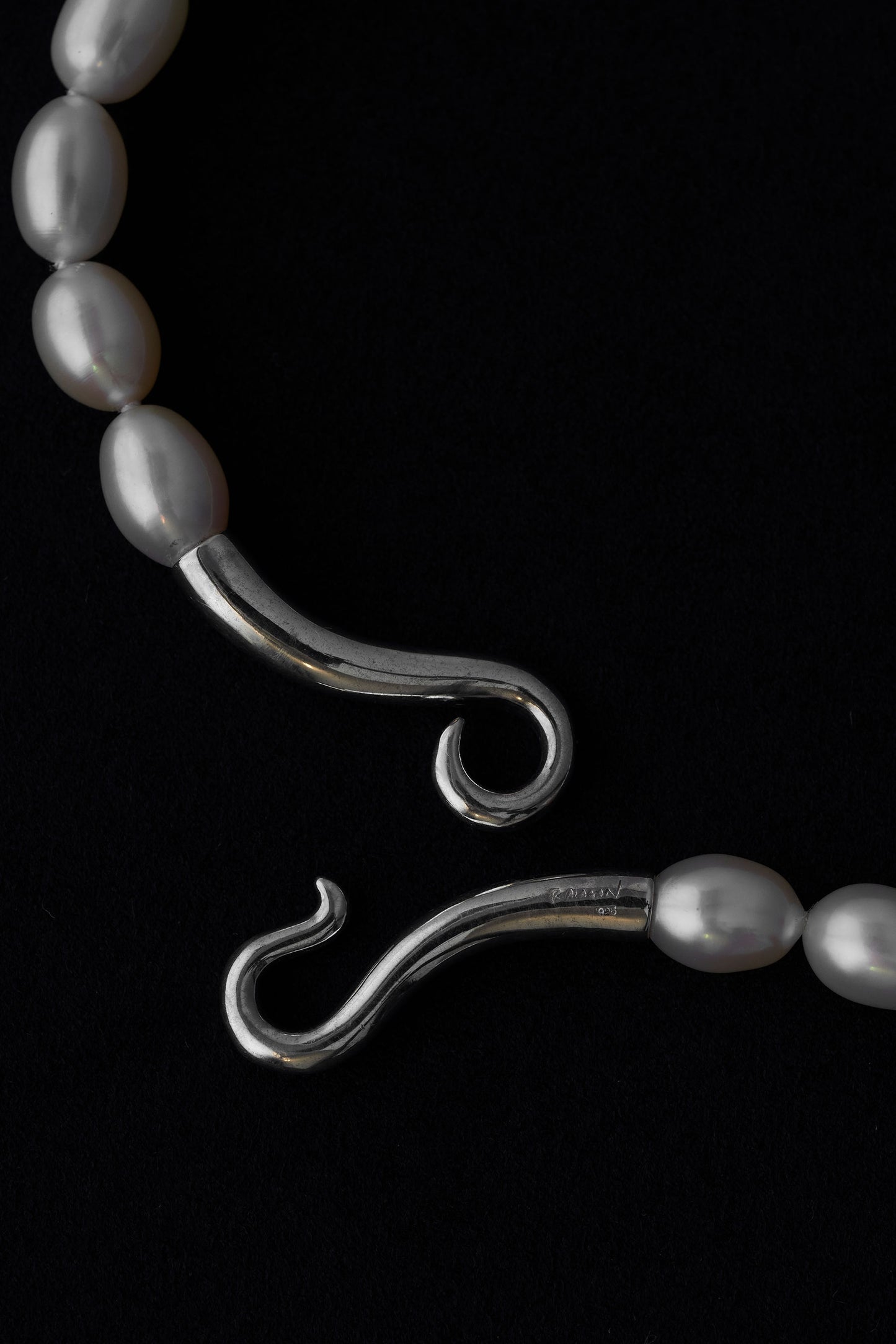 MEDIUM OVAL PEARL COLLAR