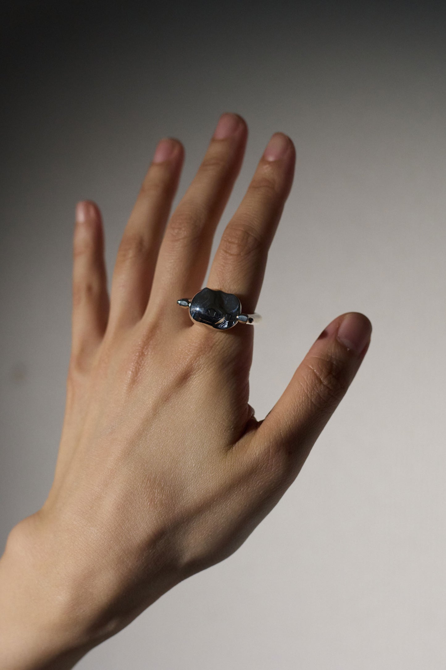 SILVER PEARL RING