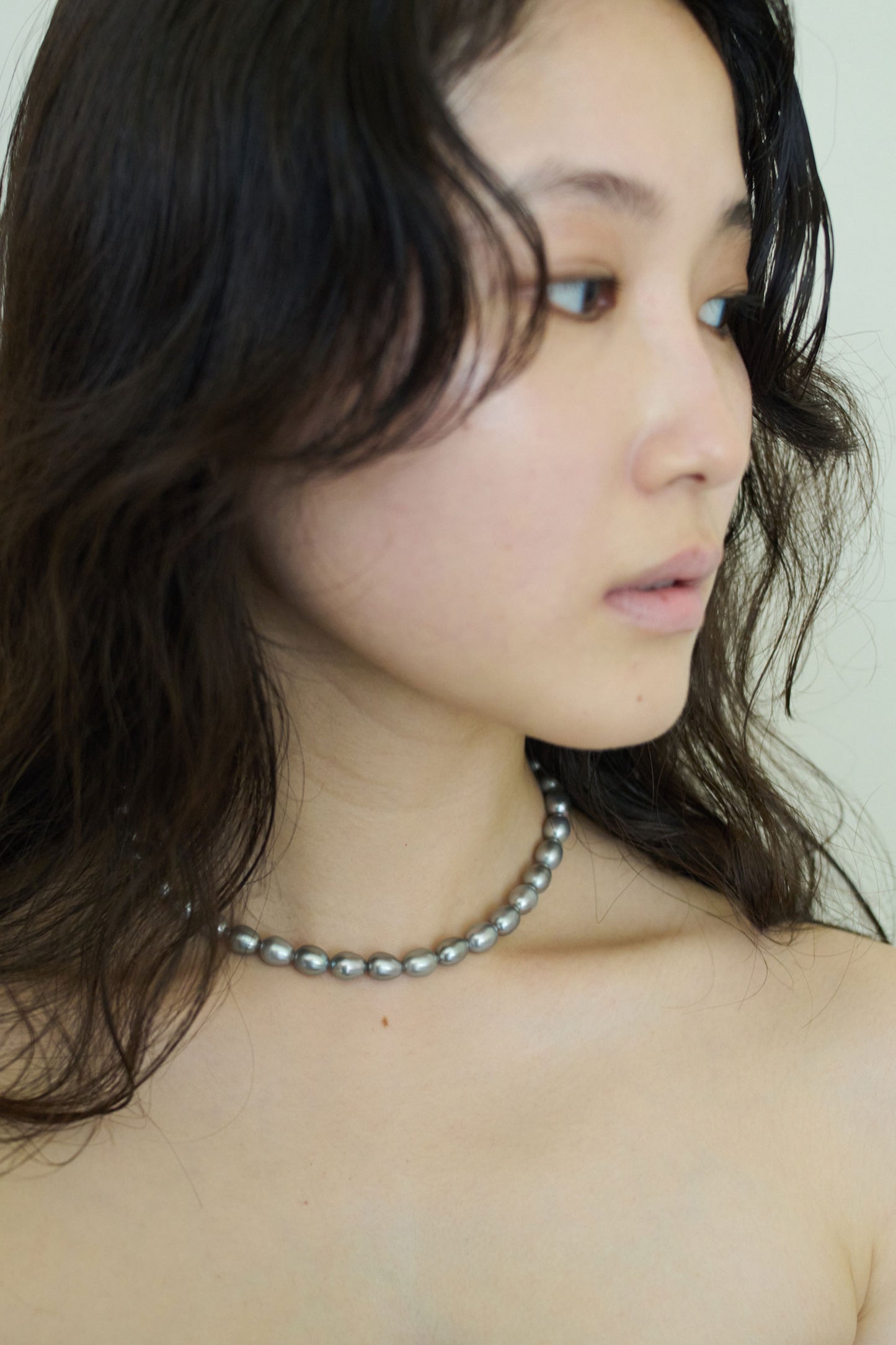 GRAY MEDIUM PEARL NECKLACE