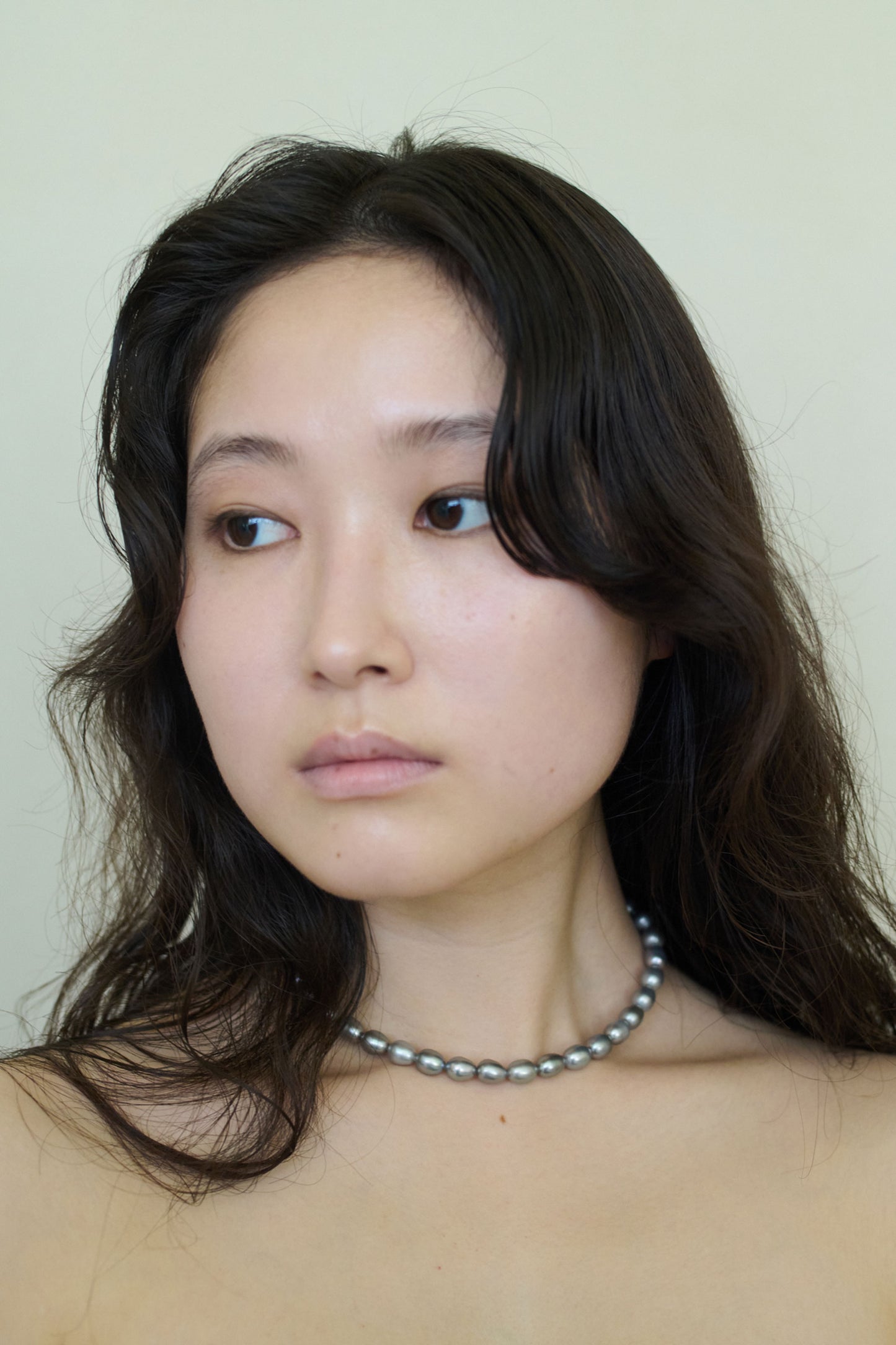 GRAY MEDIUM PEARL NECKLACE