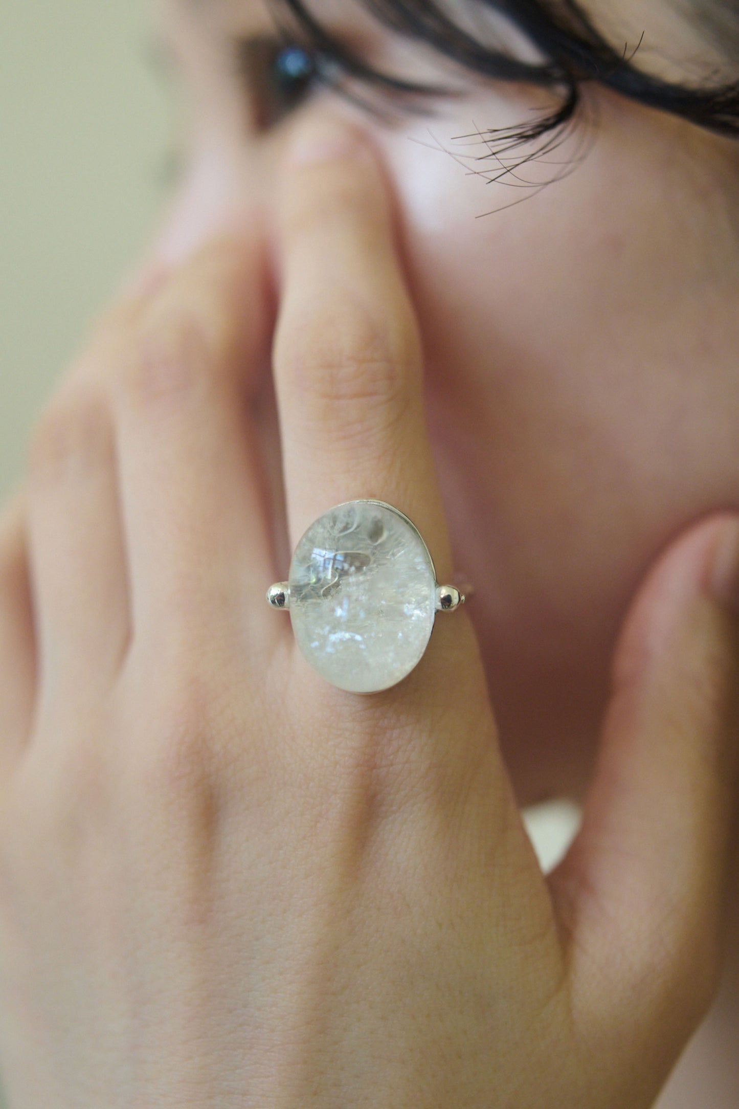 PUFFY STONE RING/IRIS QUARTZ