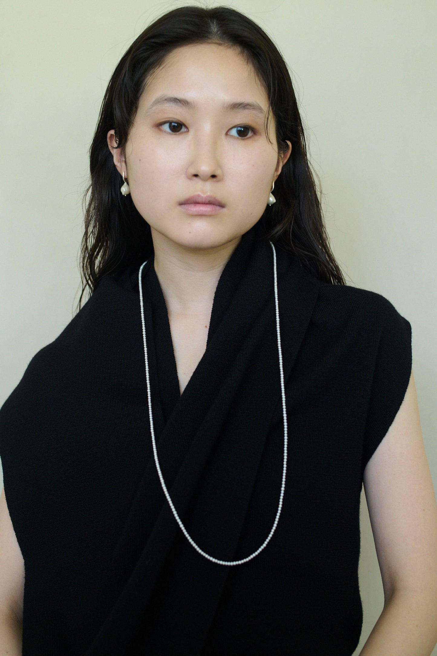 DELICATE PEARL NECKLACE