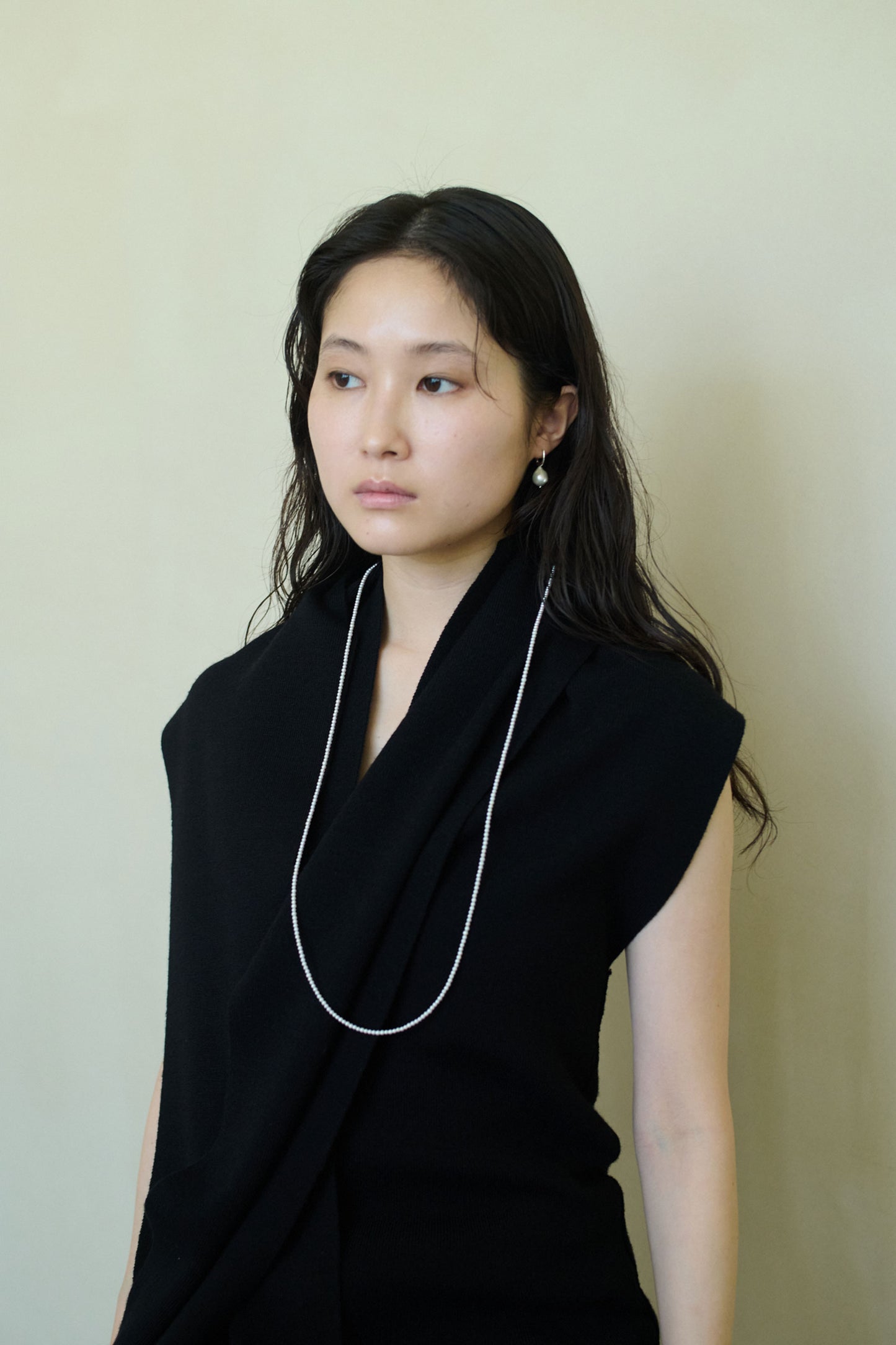 DELICATE PEARL NECKLACE