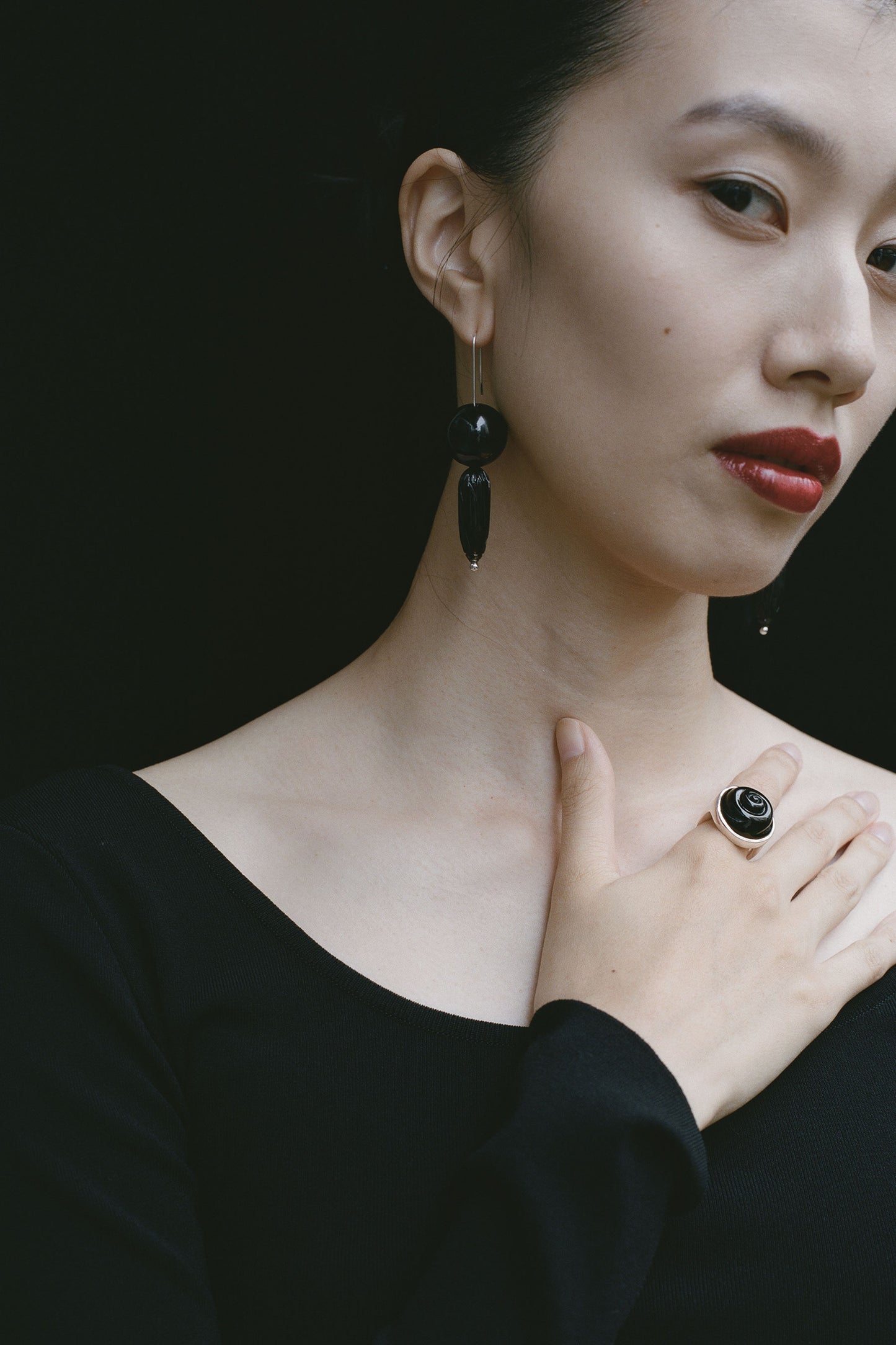 HISHI DROP EARRINGS/BLACK