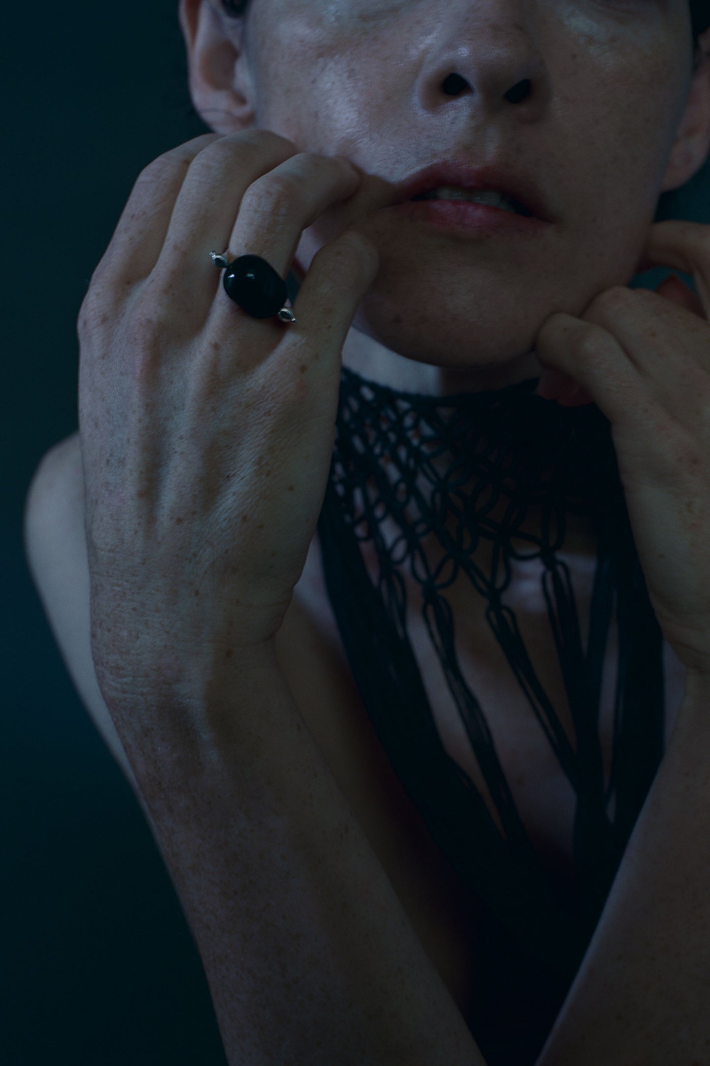 DISTORTED STONE RING
