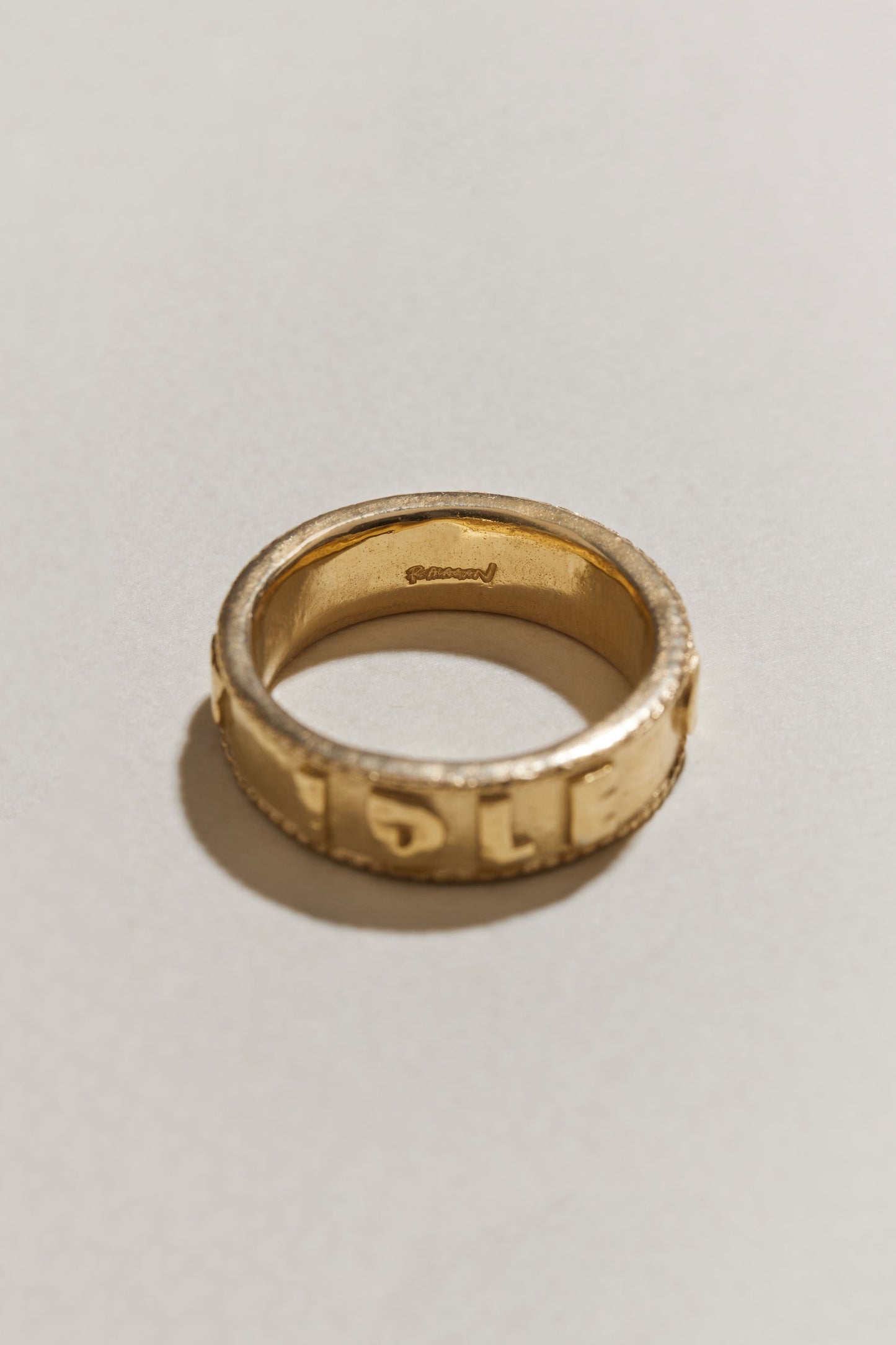 ENGRAVED RING "IDLE CURIOSITY"