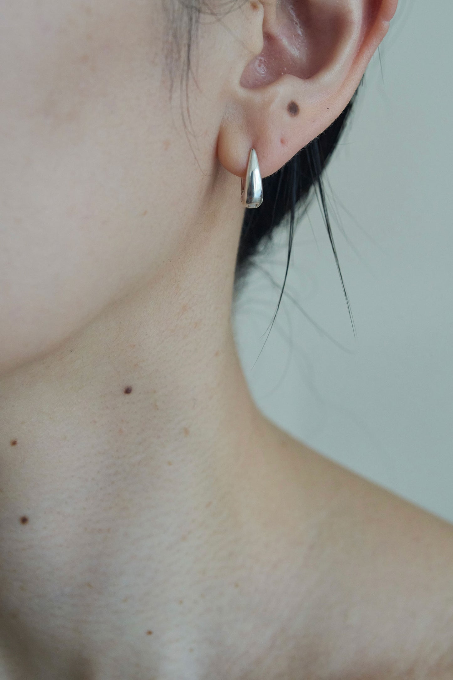 TINY THIN HOOPS (1 PIECE)