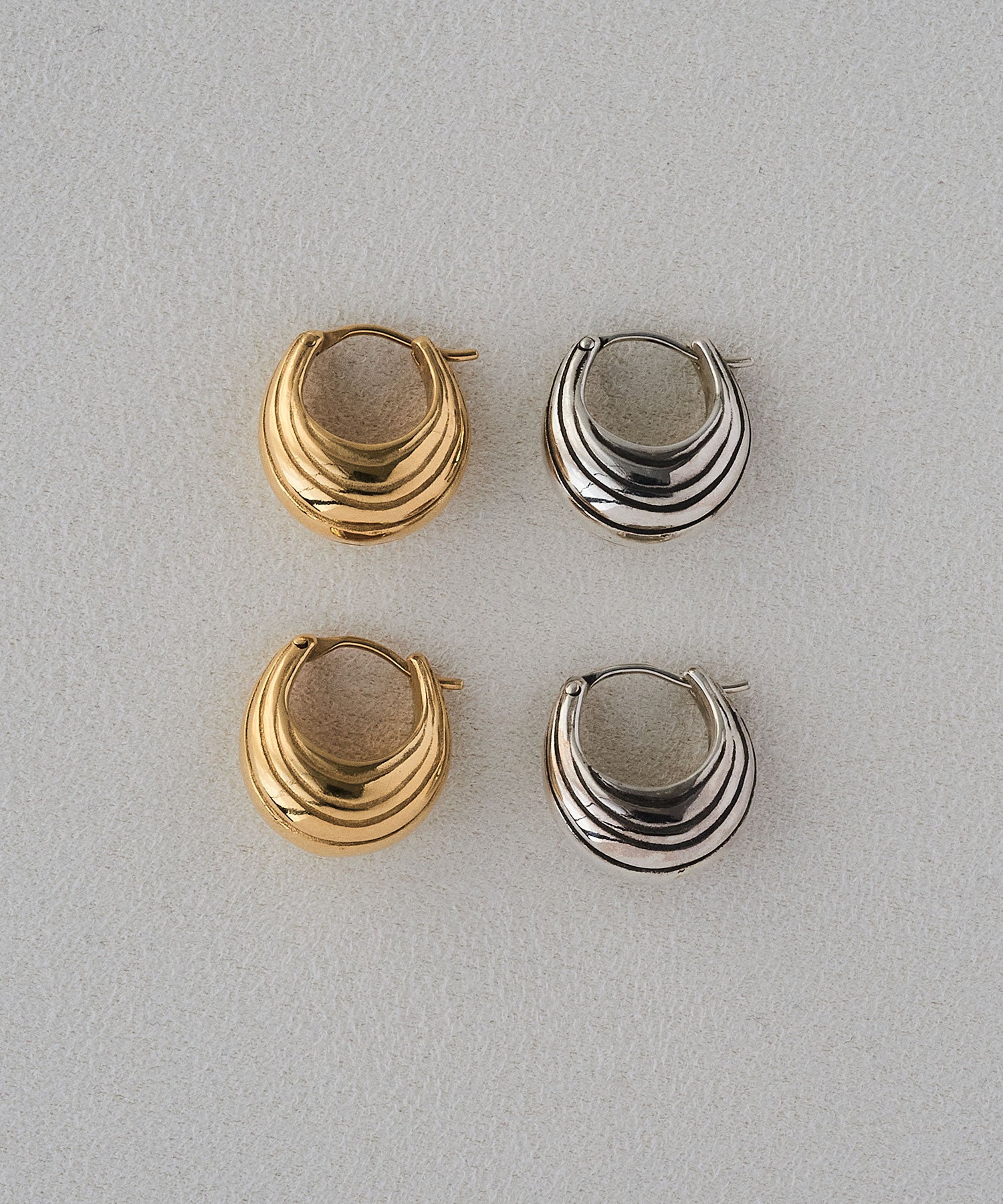 R.ALAGAN/BALL HOOP EARRING