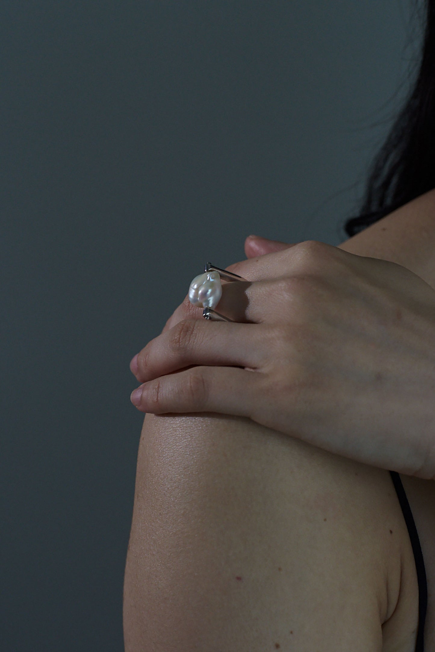 DISTORTED PEARL RING