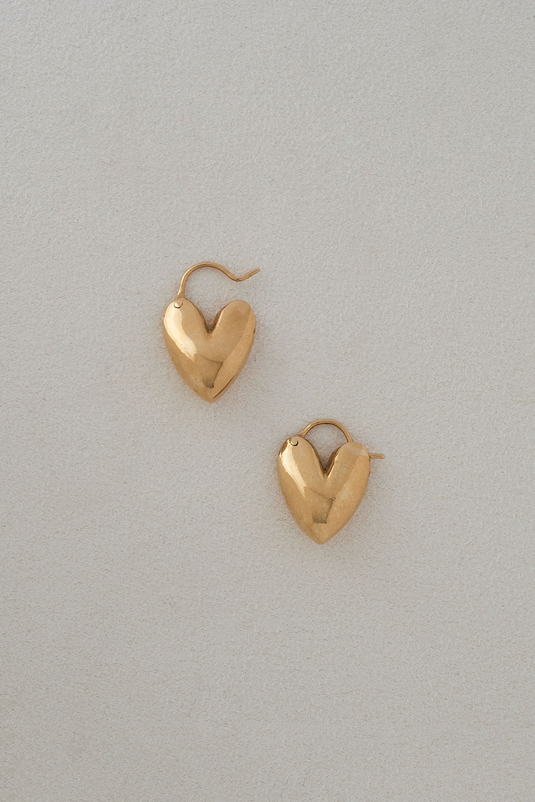 TINY PUFFY HEART HOOPS｜R.ALAGAN(ララガン)公式通販｜パフィハート