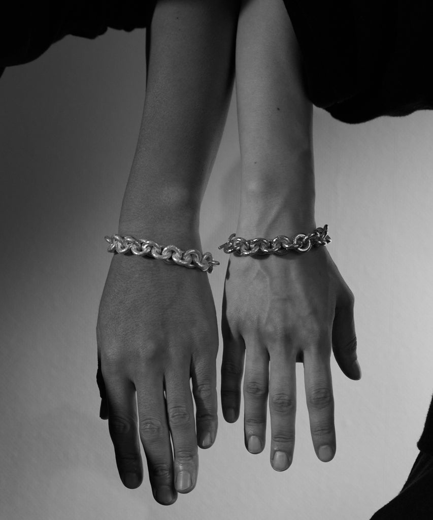 <tc>CIRCLE HEAVY CHAIN BRACELET</tc>