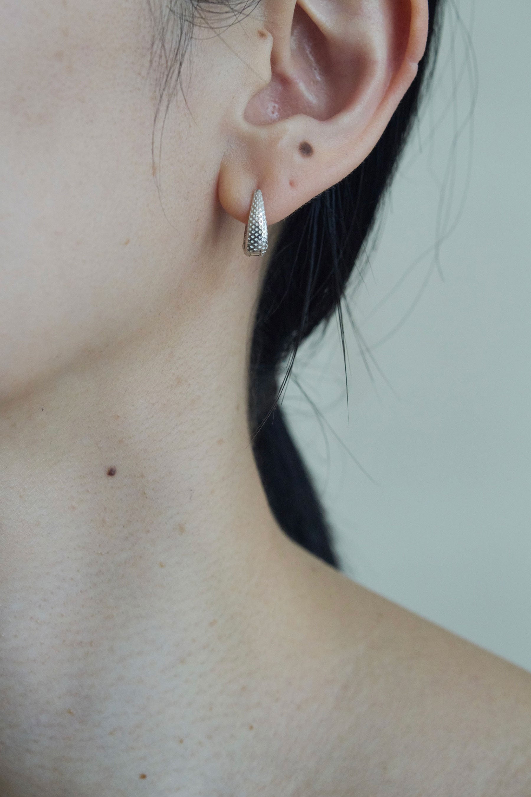 TINY DOT THIN HOOPS｜R.ALAGAN(ララガン)公式通販｜ドットフープ