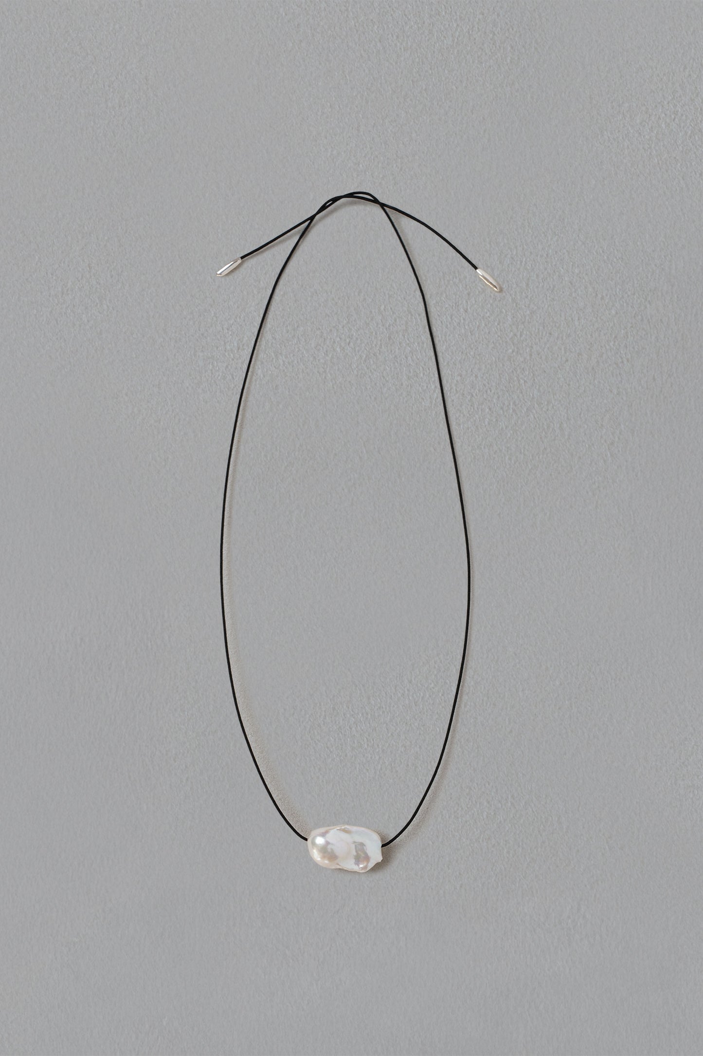 DISTORTED PEARL CHOKER