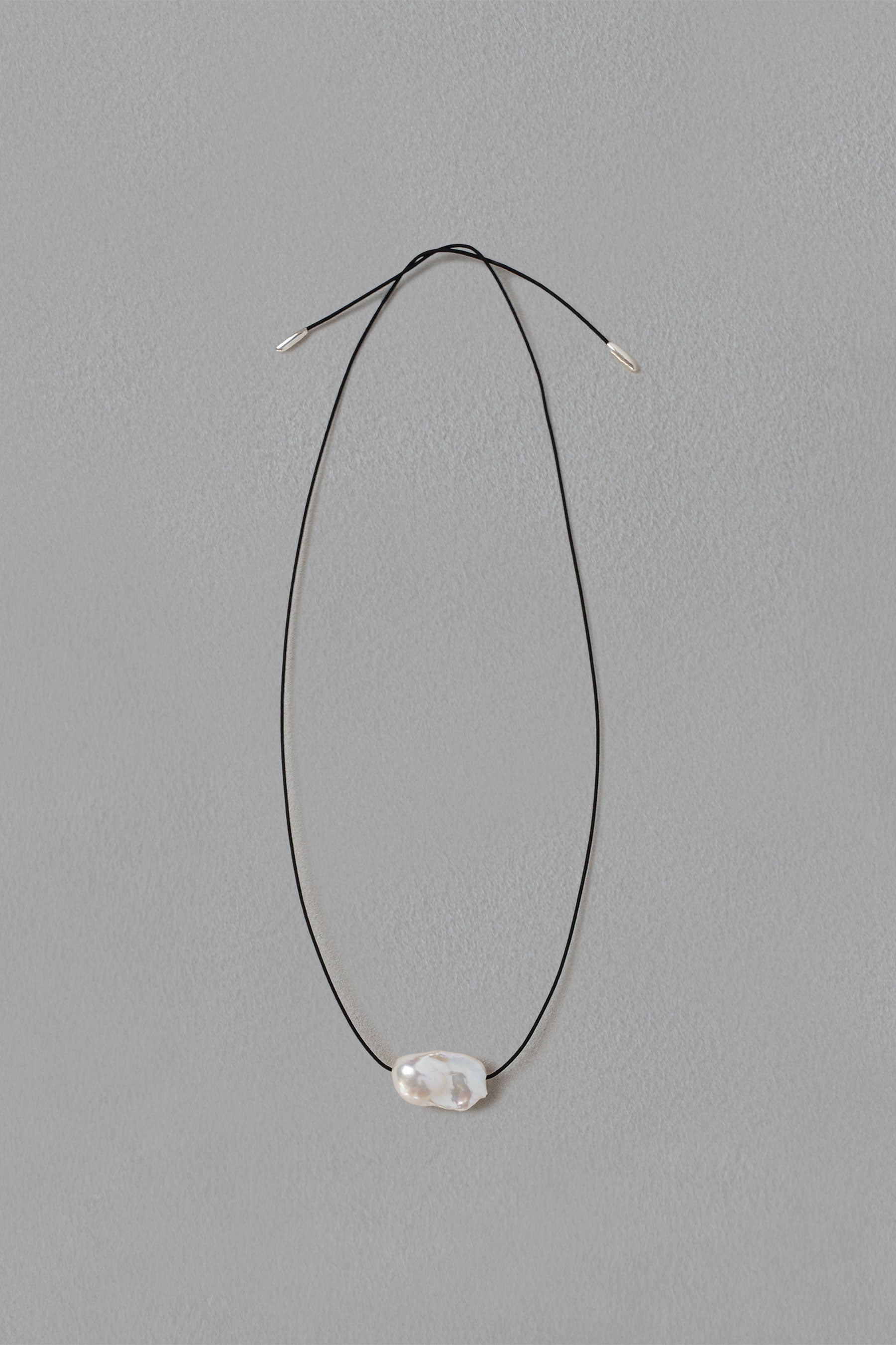 DISTORTED PEARL CHOKER