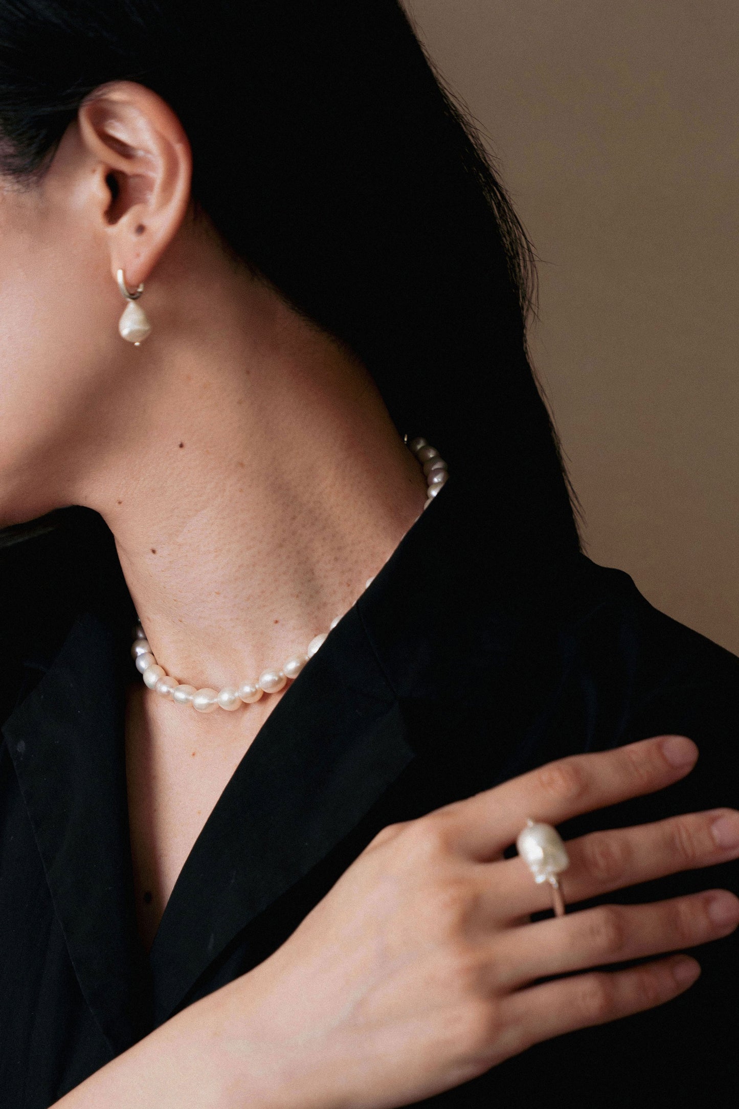 MEDIUM PEARL NECKLACE