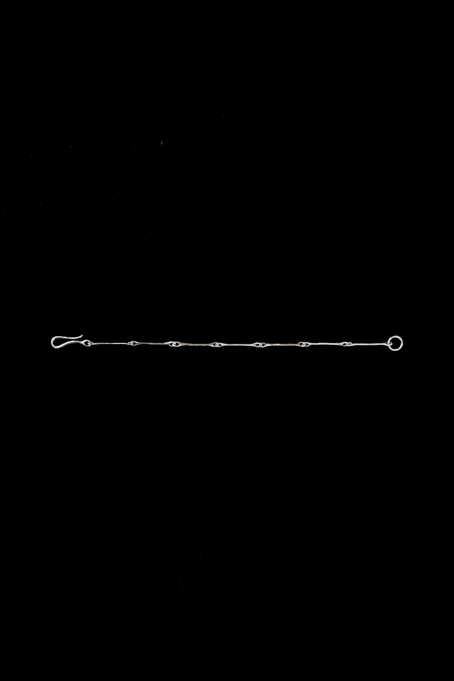 THIN FIBULA CHAIN BRACELET
