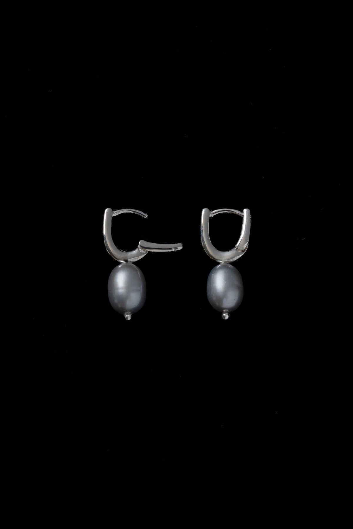 DEWDROP GRAY PEARL HOOPS