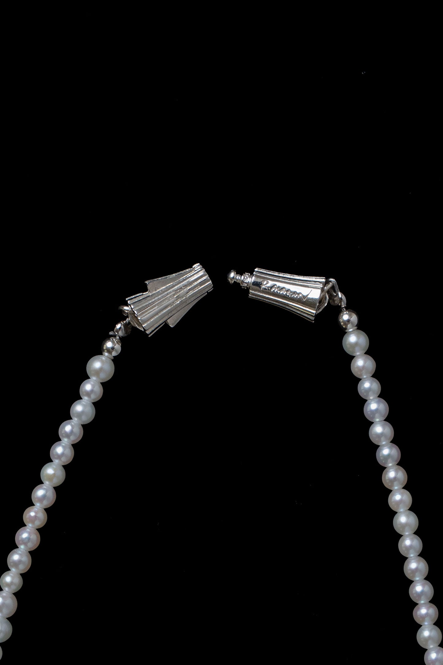 DELICATE PEARL NECKLACE