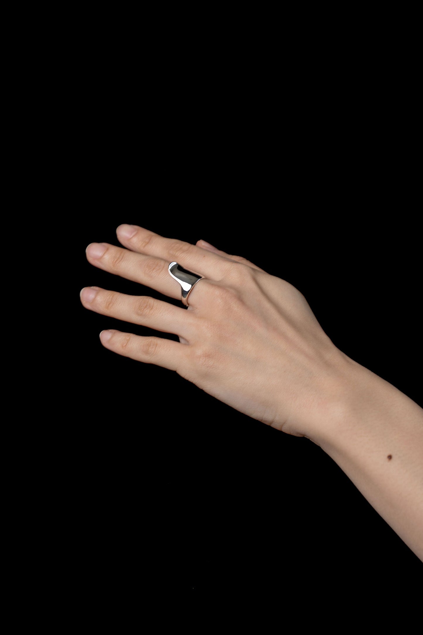 NAIL RING