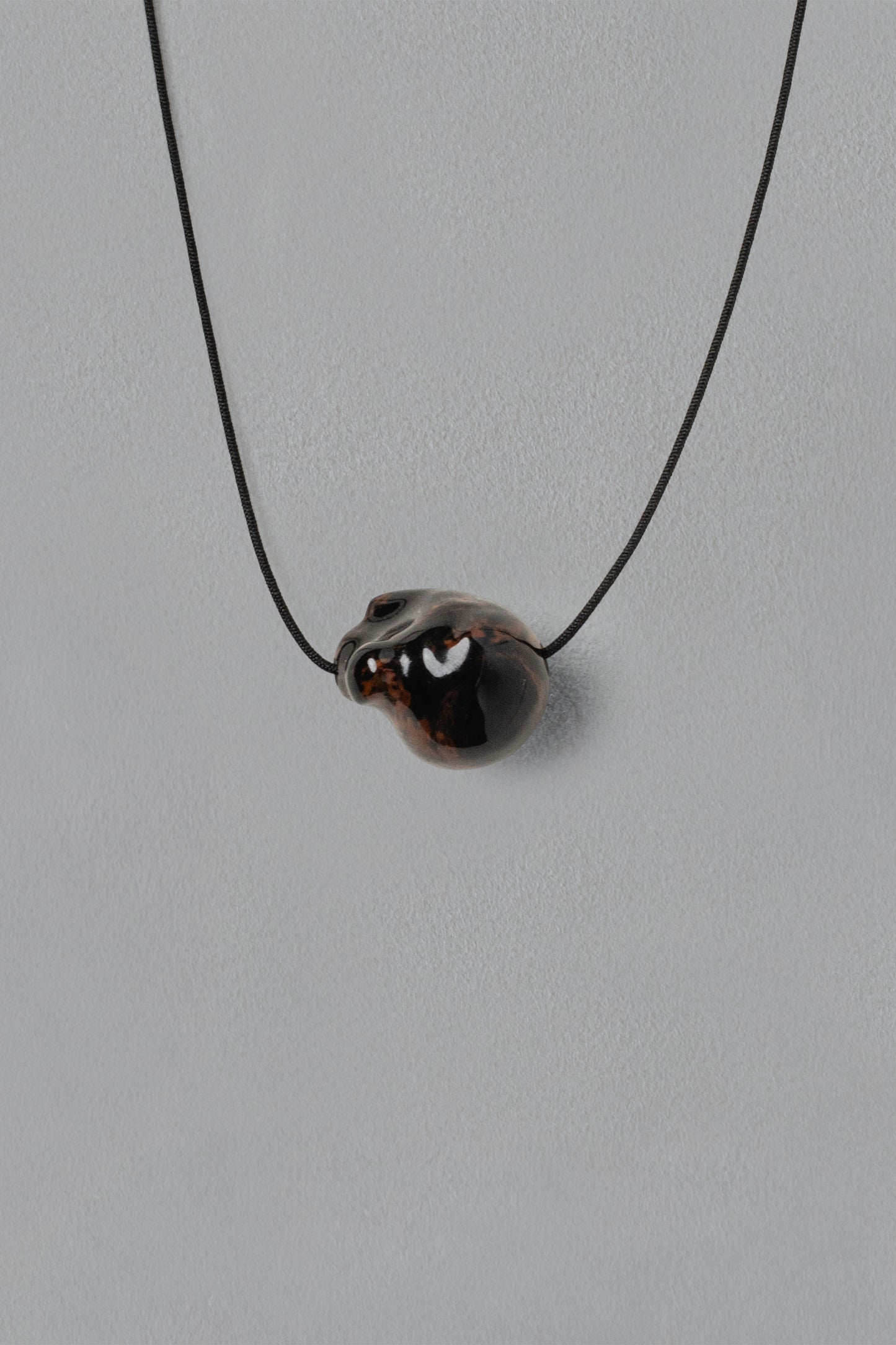 DISTORTED STONE CHOKER MAHOGANY