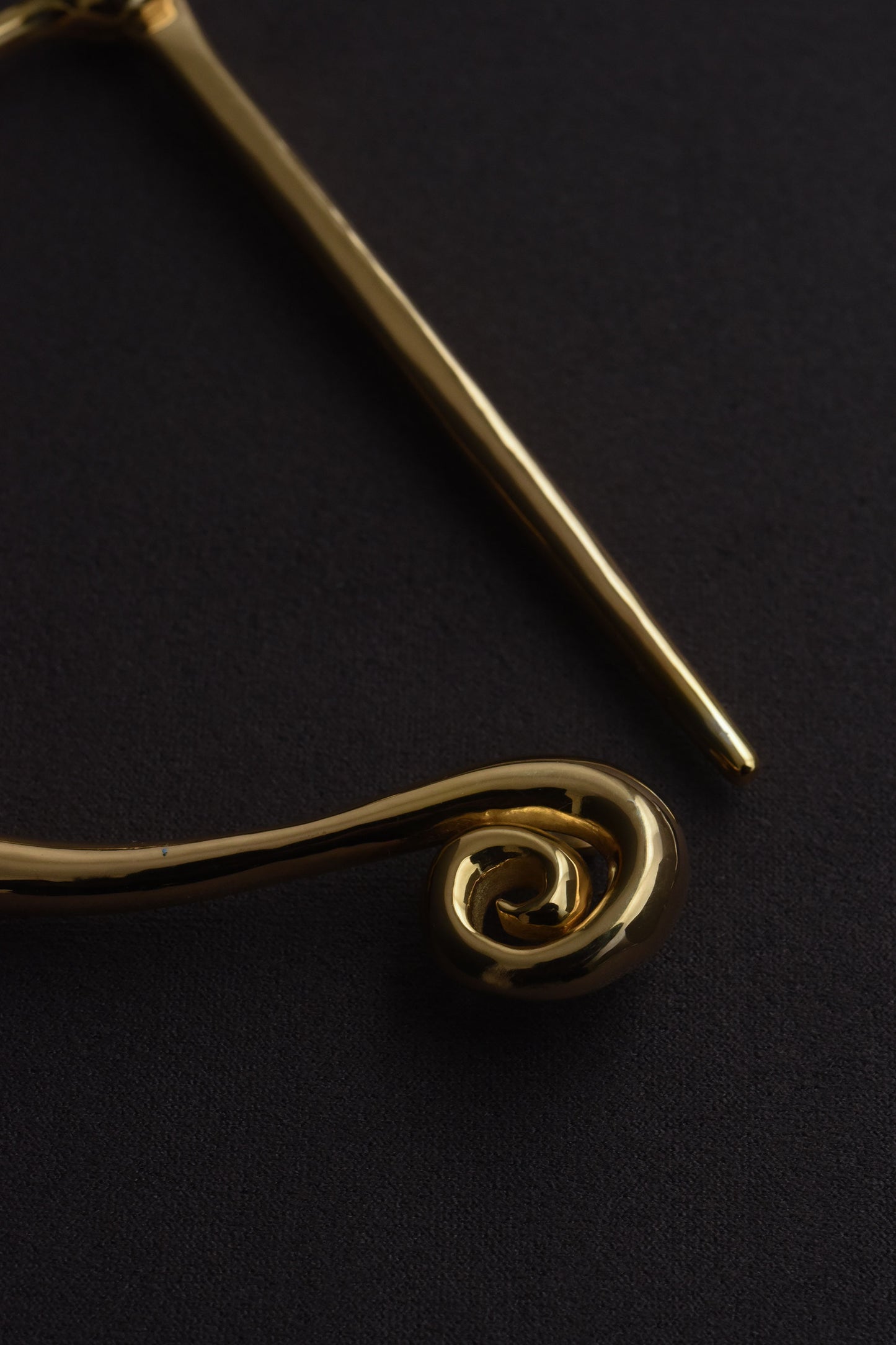 LARGE FIBULA BANGLE