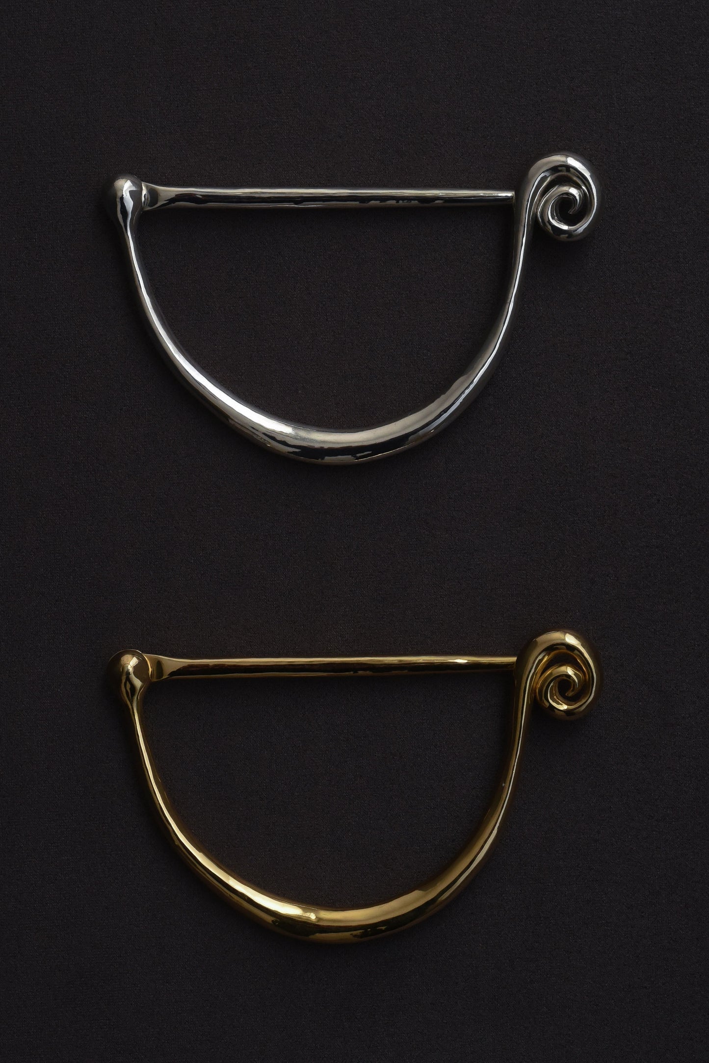 LARGE FIBULA BANGLE