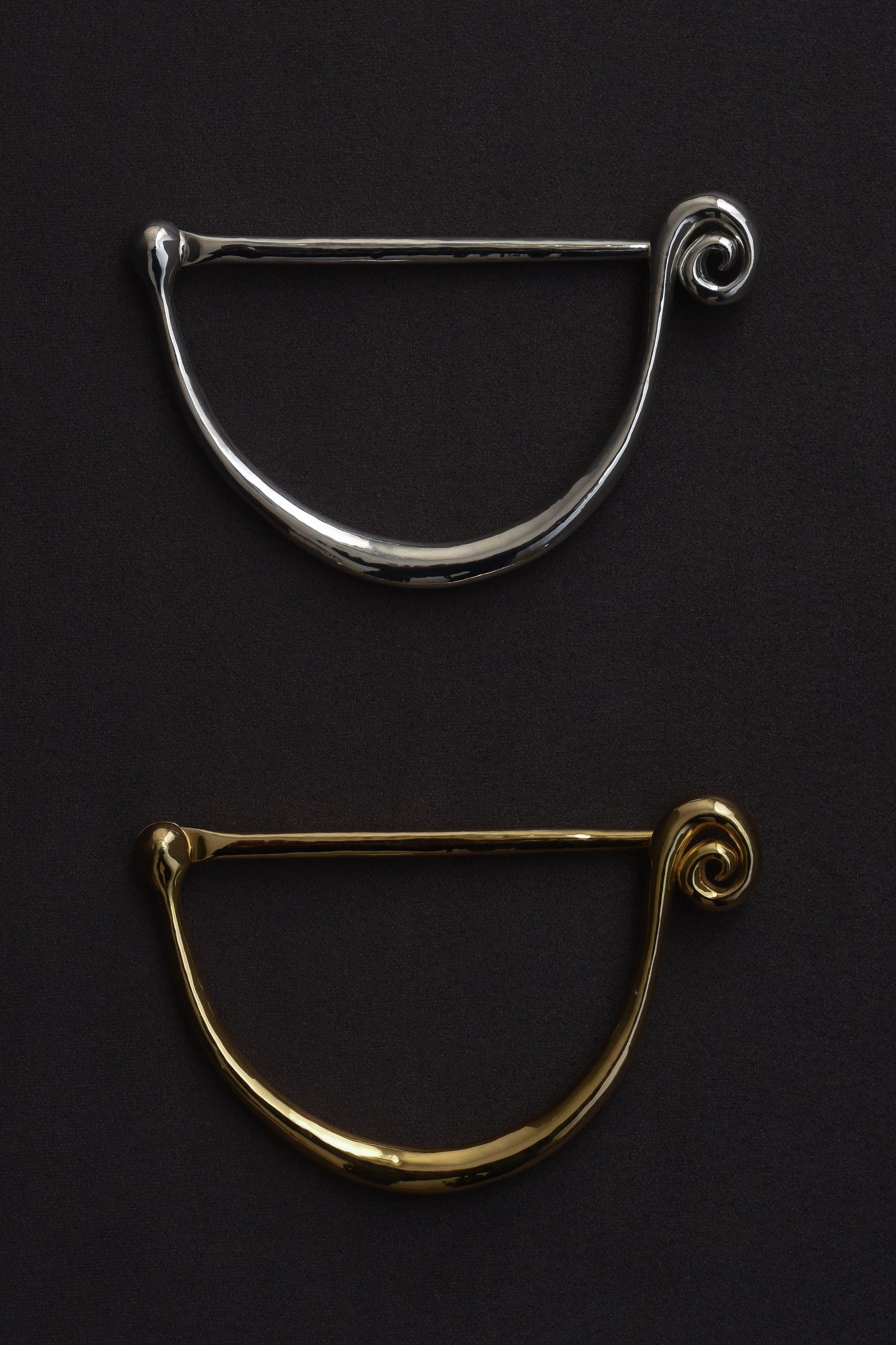 LARGE FIBULA BANGLE