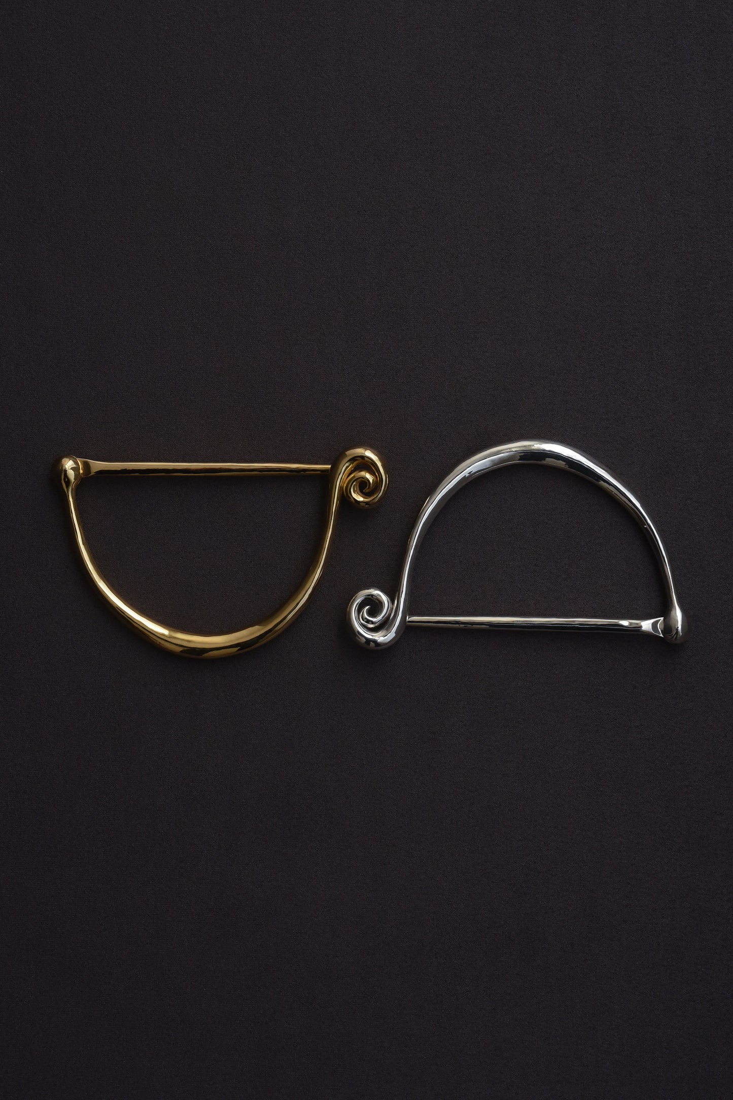 LARGE FIBULA BANGLE