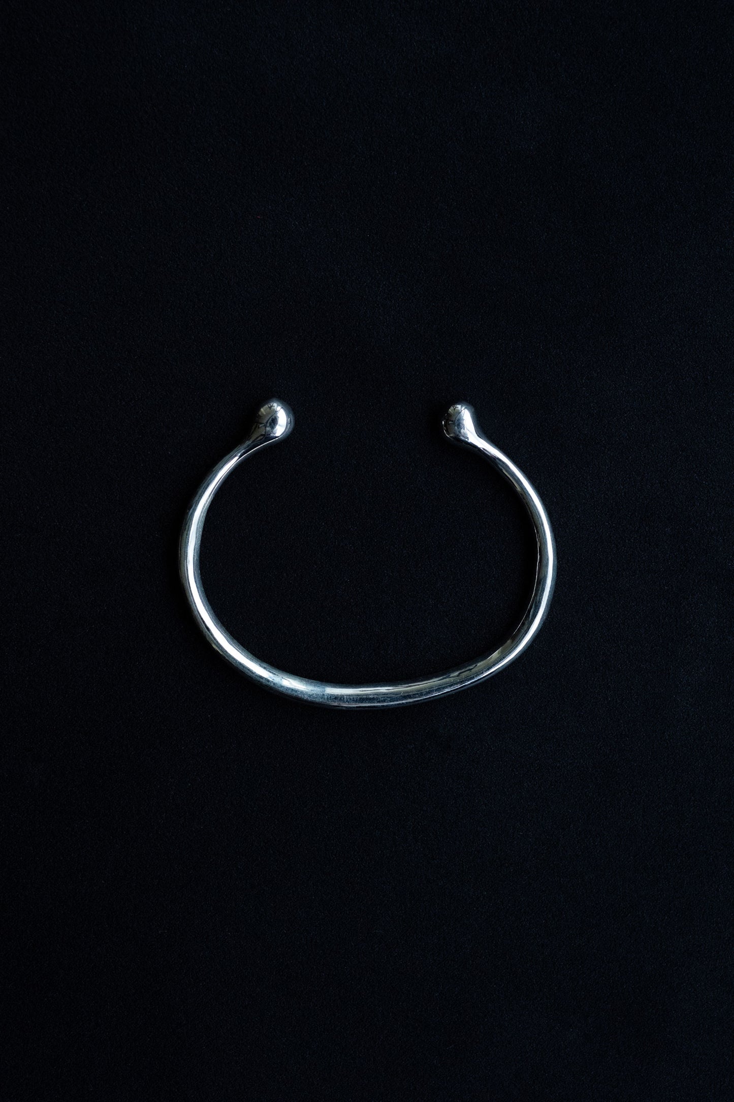 THIN FIBULA BANGLE
