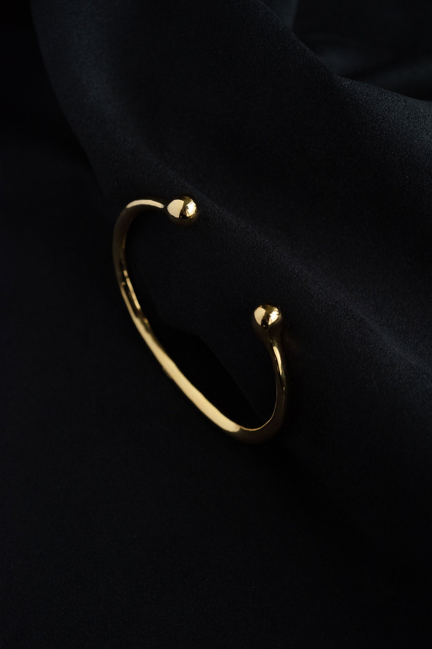 THIN FIBULA BANGLE