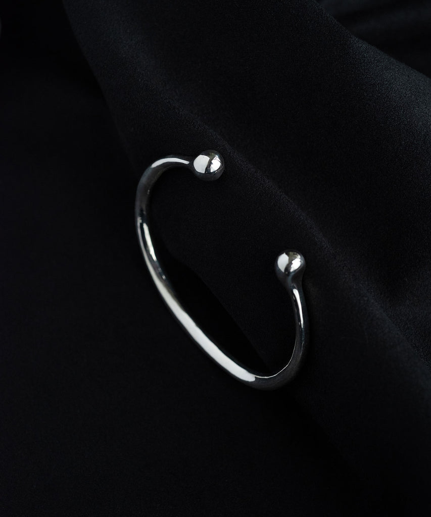 <tc>THIN FIBULA BANGLE</tc>