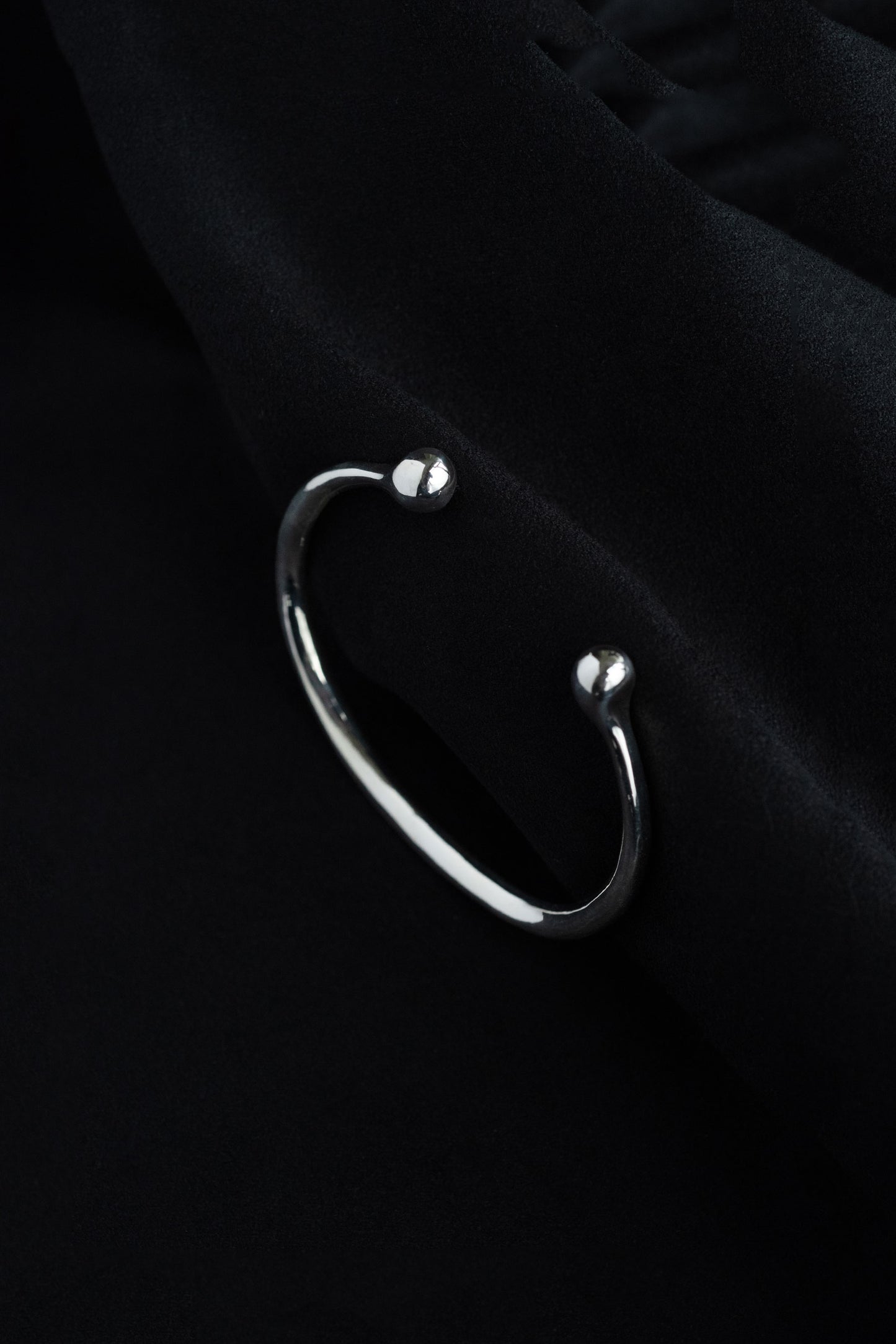 THIN FIBULA BANGLE