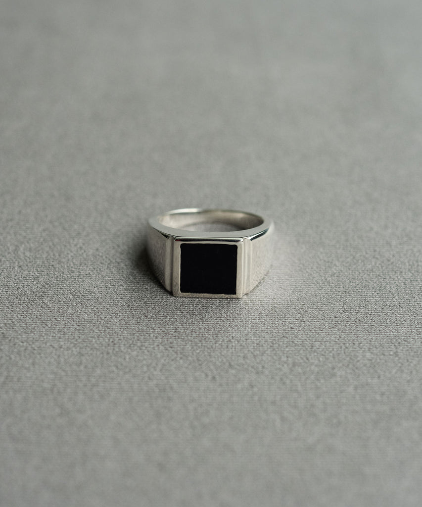 <tc>SIGNET RING /ONYX</tc>