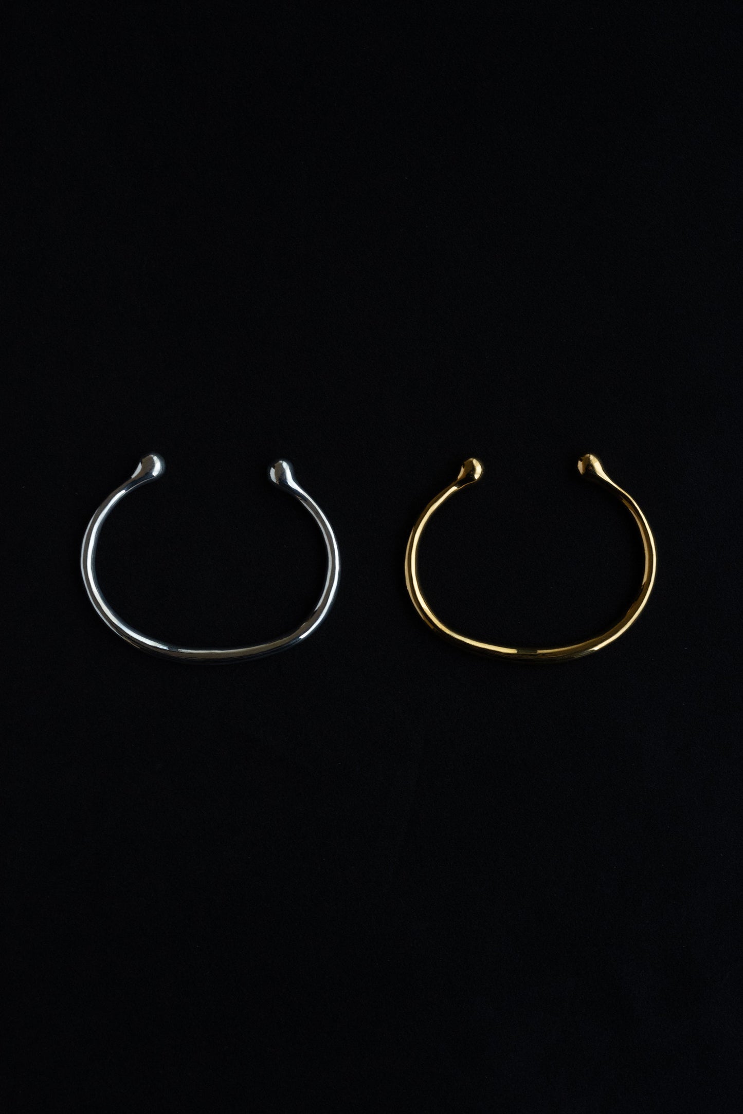 THIN FIBULA BANGLE