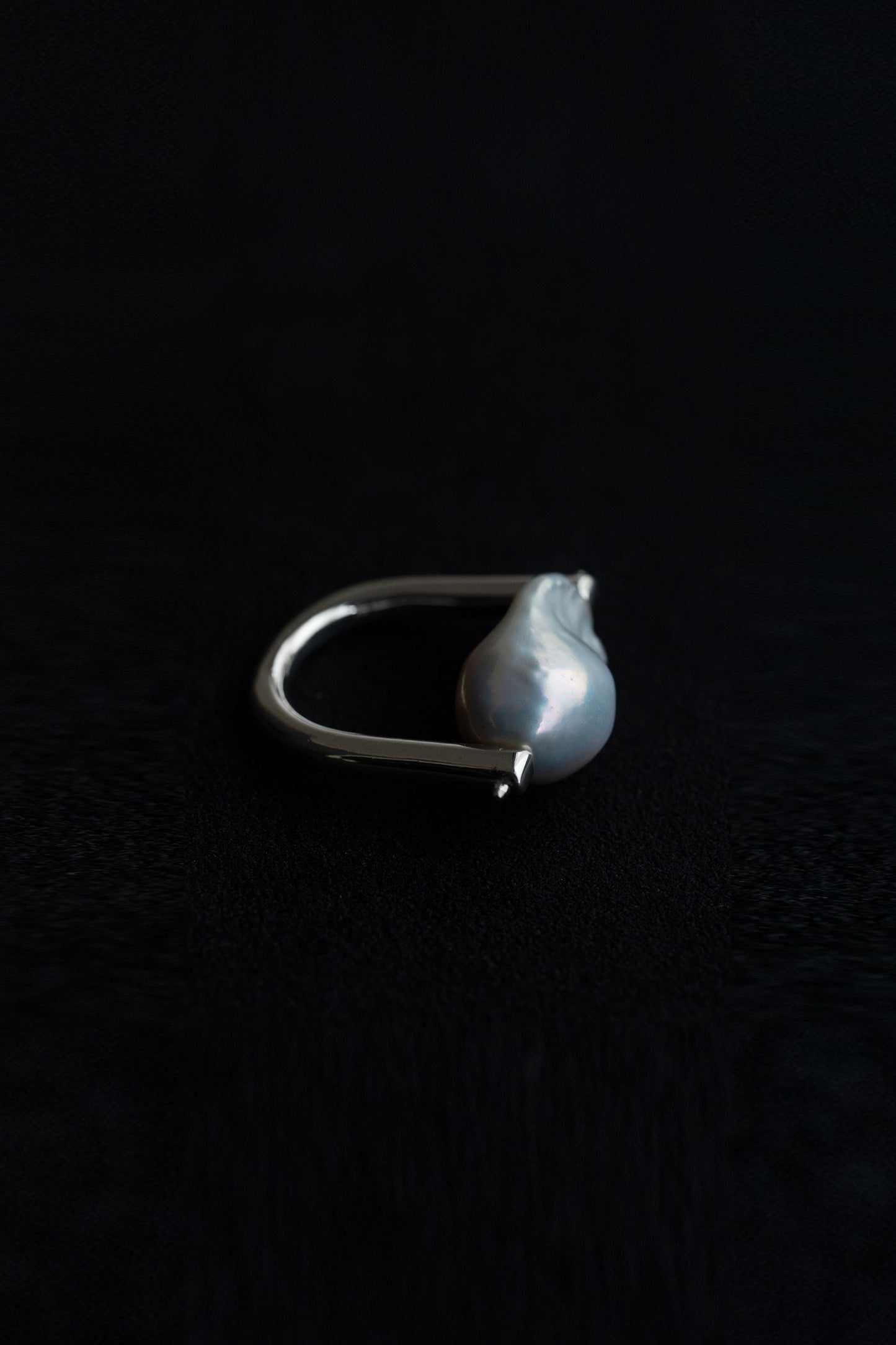 DISTORTED PEARL RING