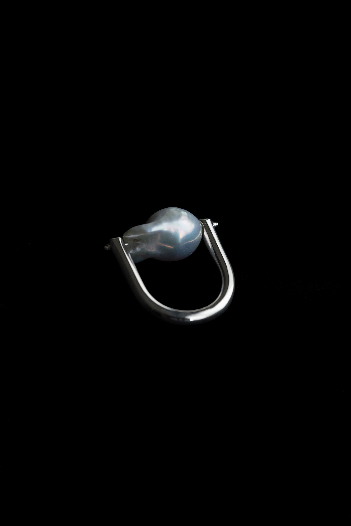 DISTORTED PEARL RING