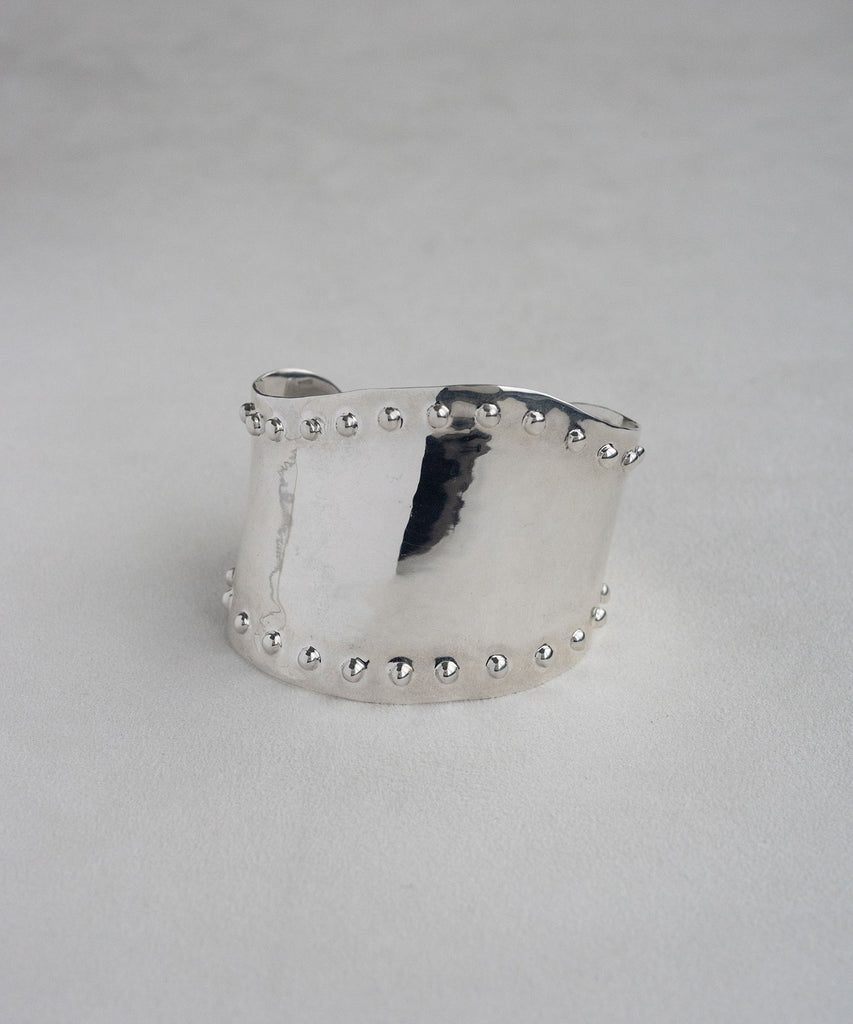 <tc>STUDD CUFF</tc>