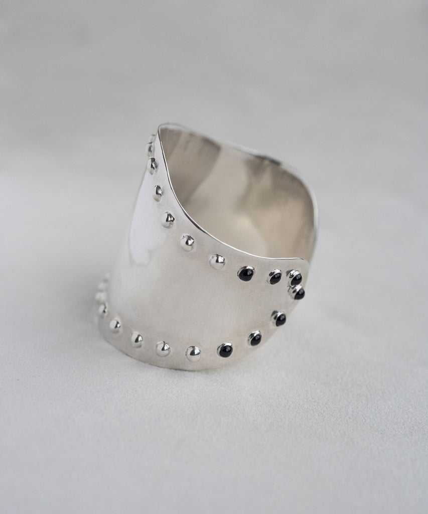 <tc>STUDD CUFF</tc>