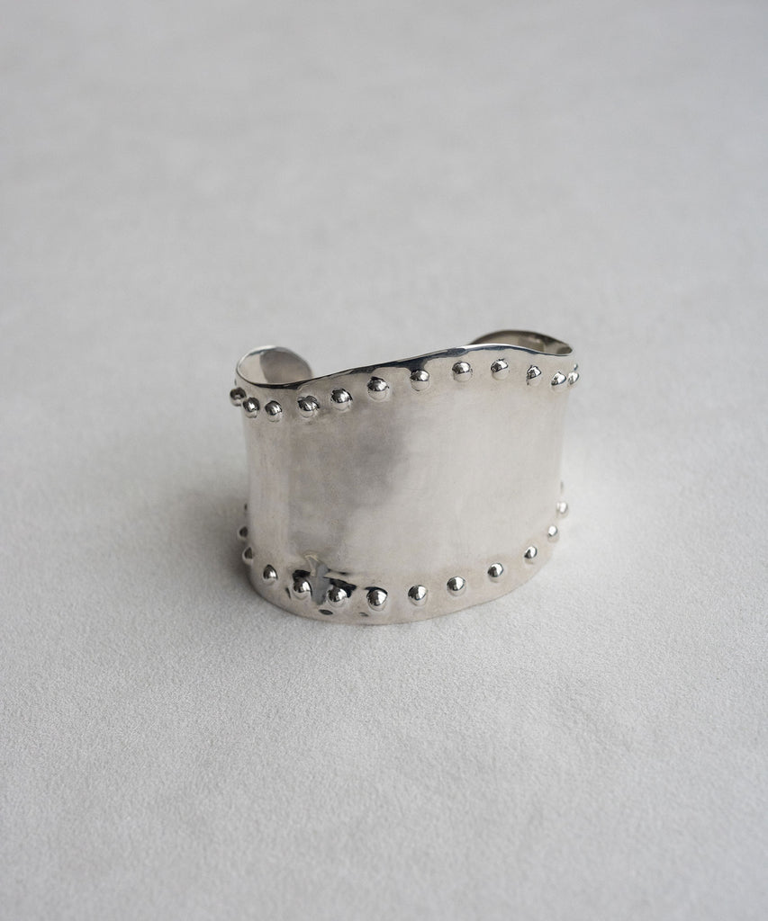 <tc>STUDD CUFF</tc>