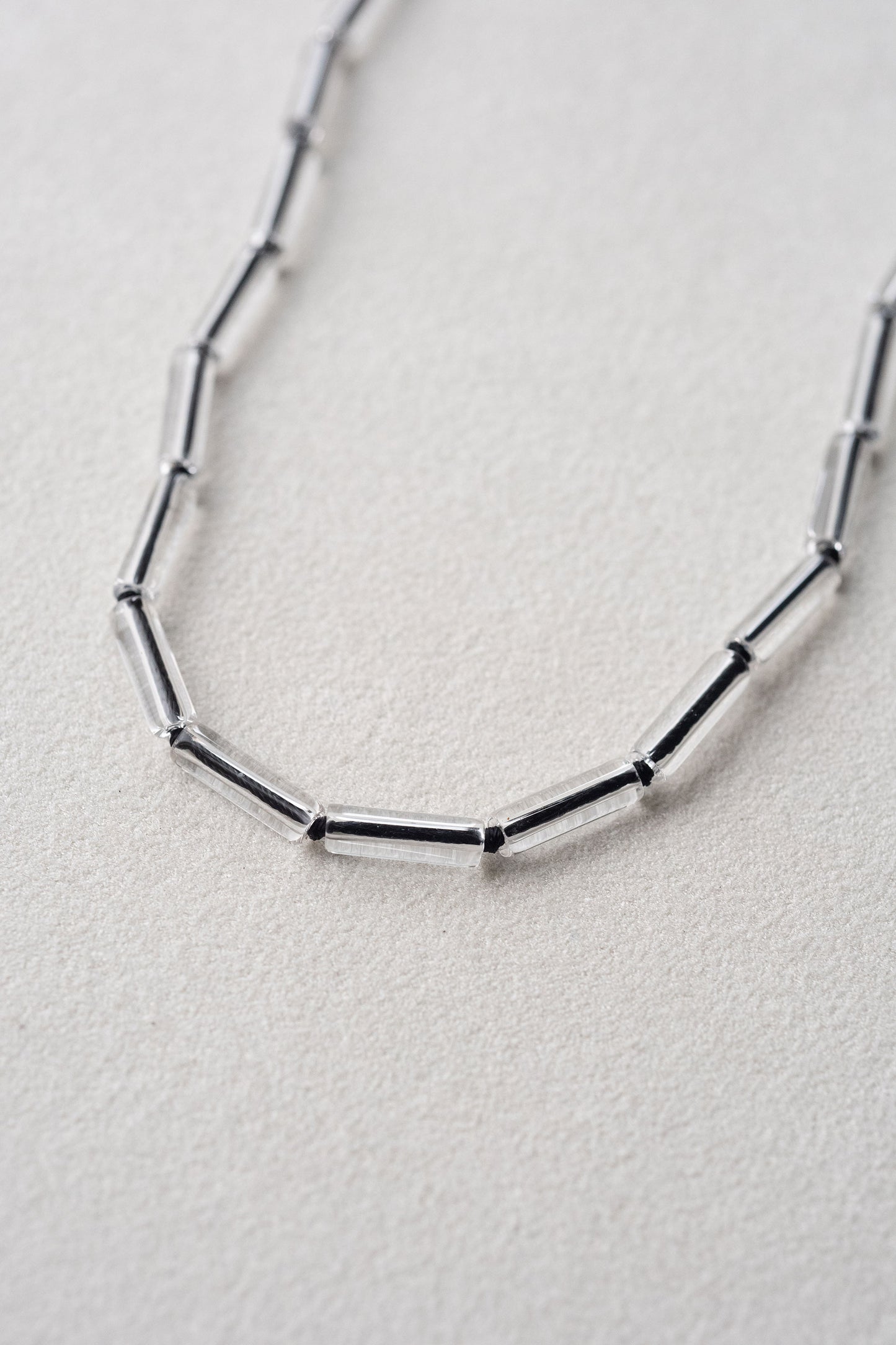 SMALL TUBE CRYSTAL NECKLACE